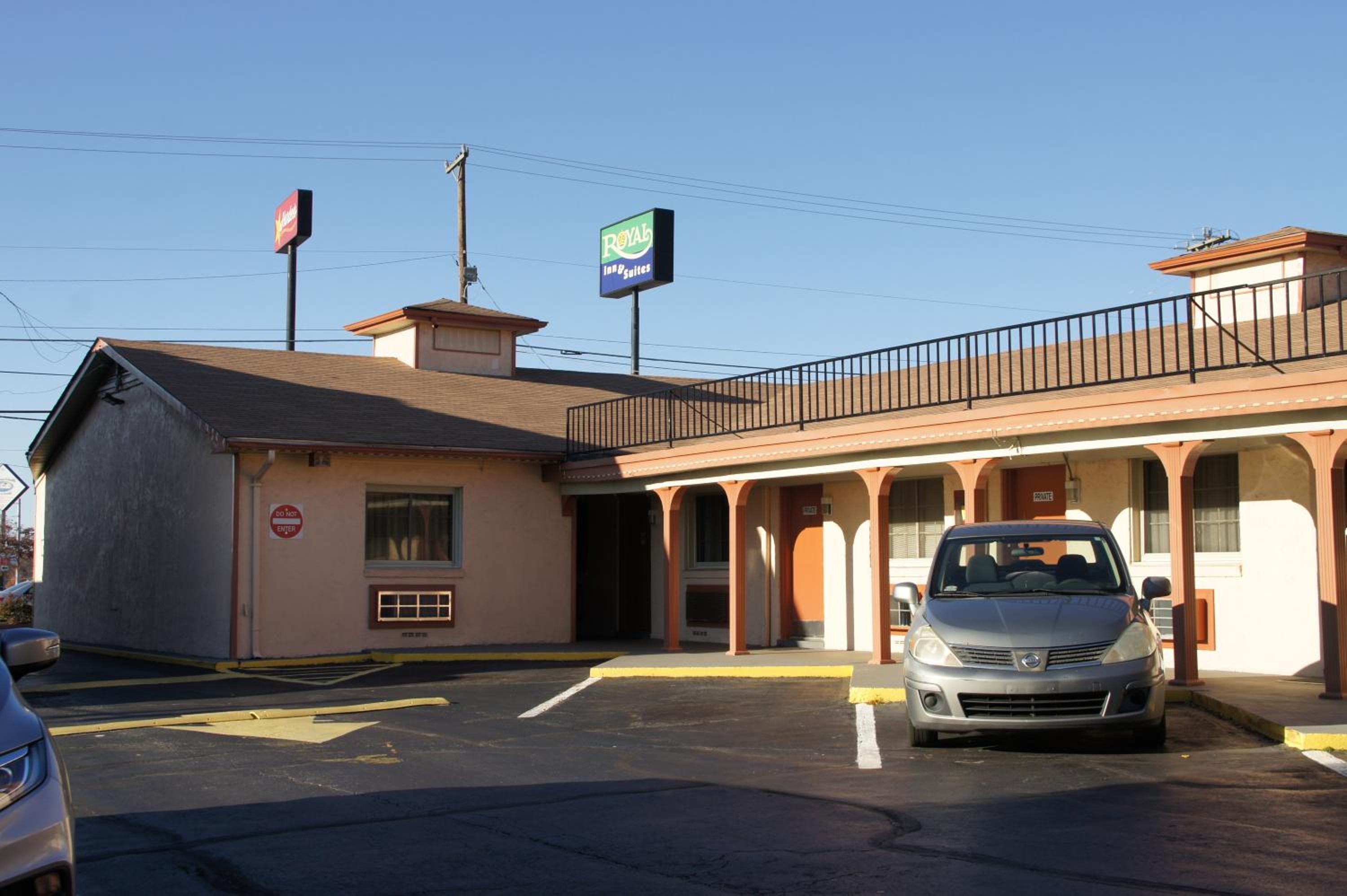 Hotel Royalinn & suites