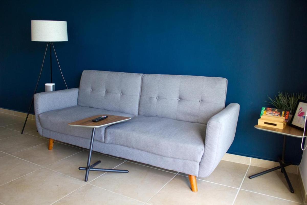 departamento en Cancún con 7 albercas tipo playa y laguna