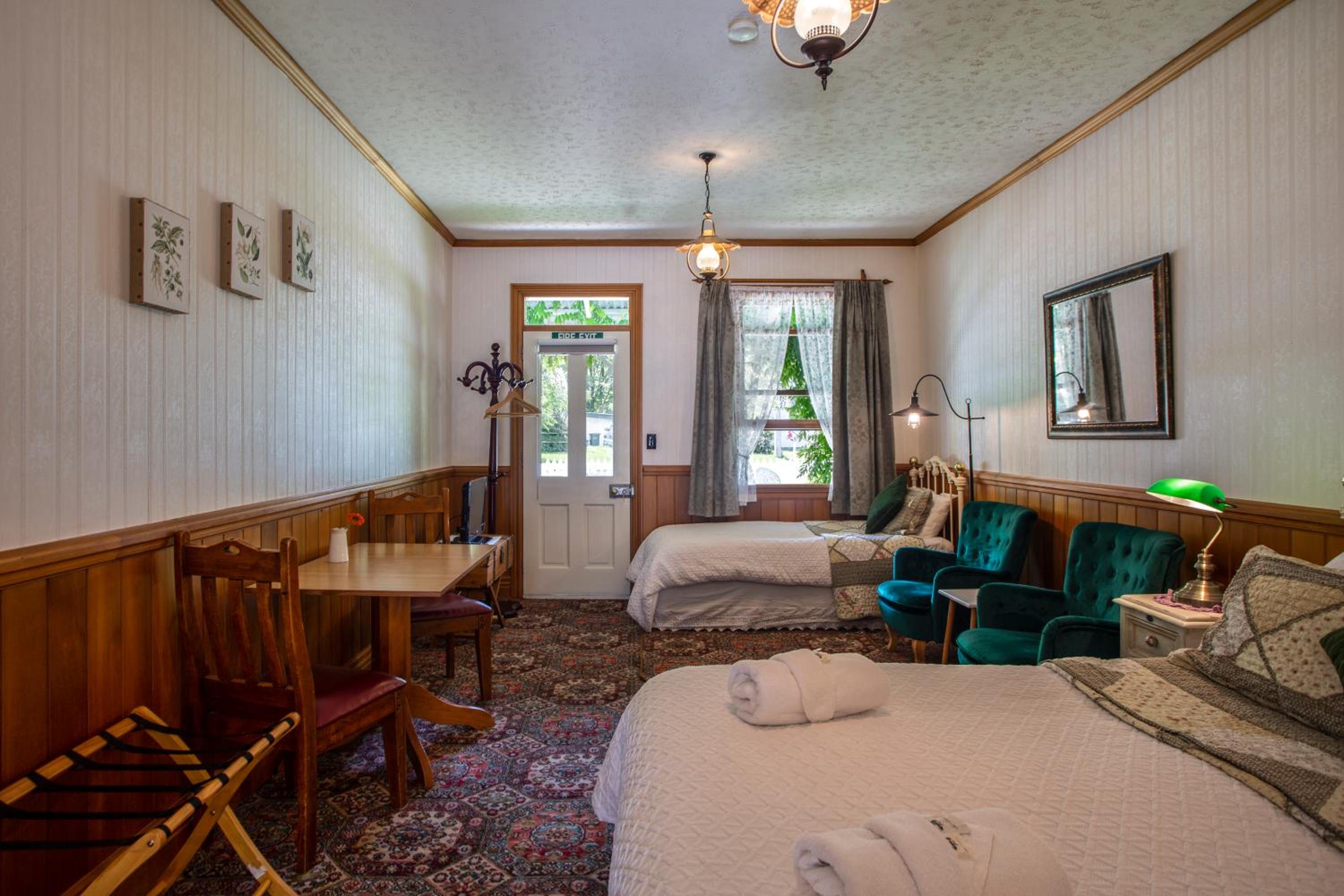 Settlers Cottage Motel