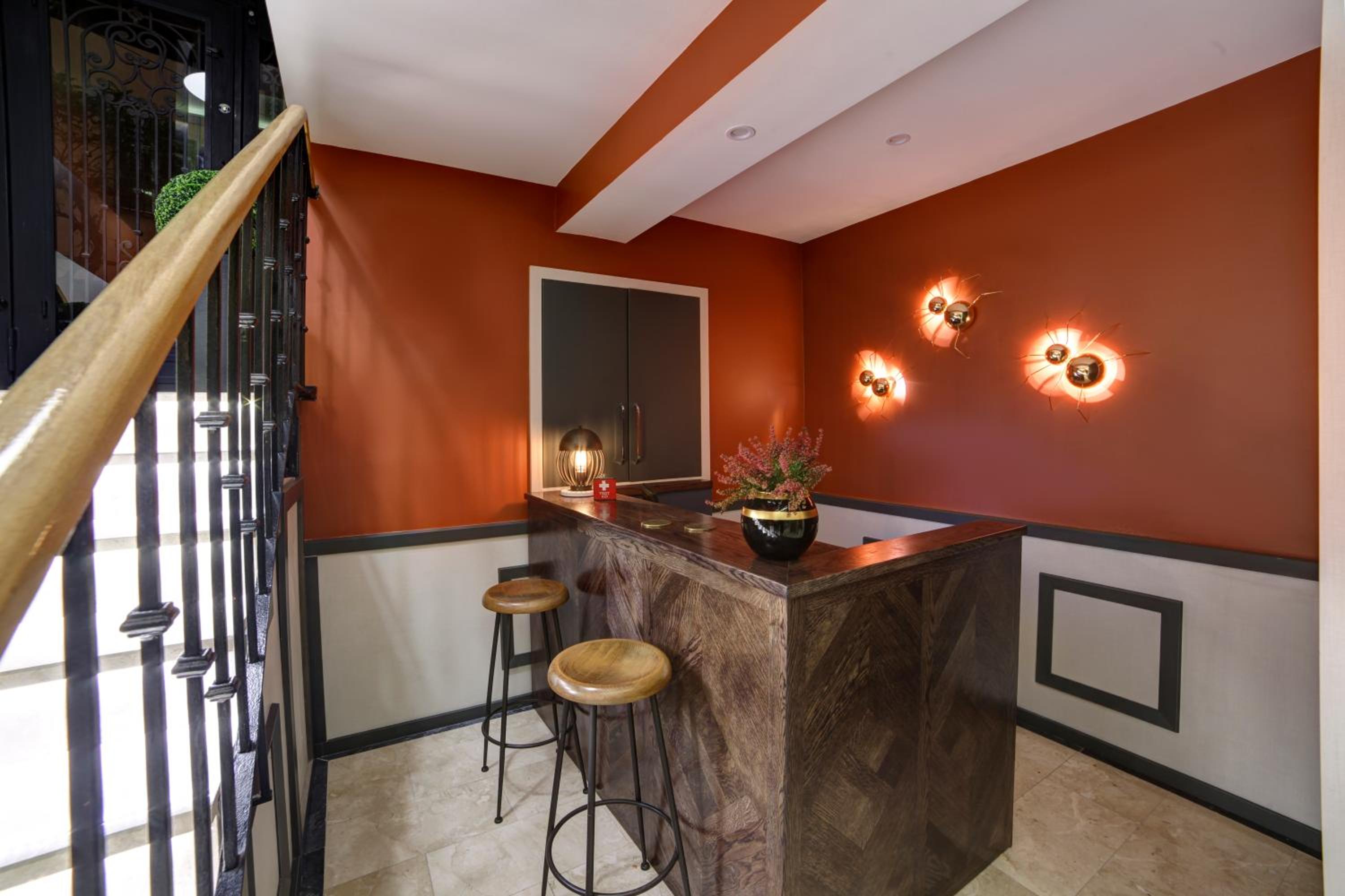 The Fox Otel - Image 95