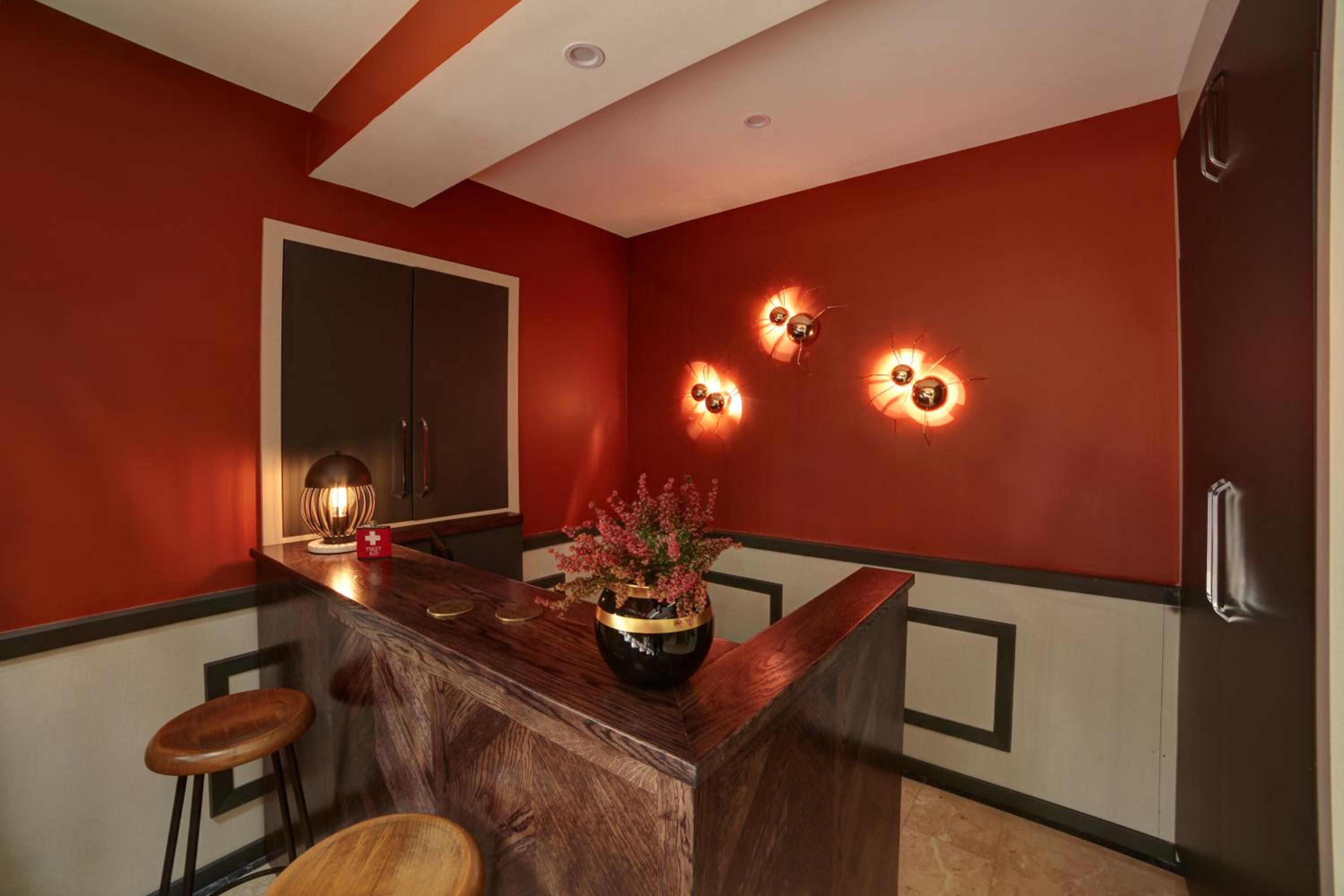 The Fox Otel - Image 94