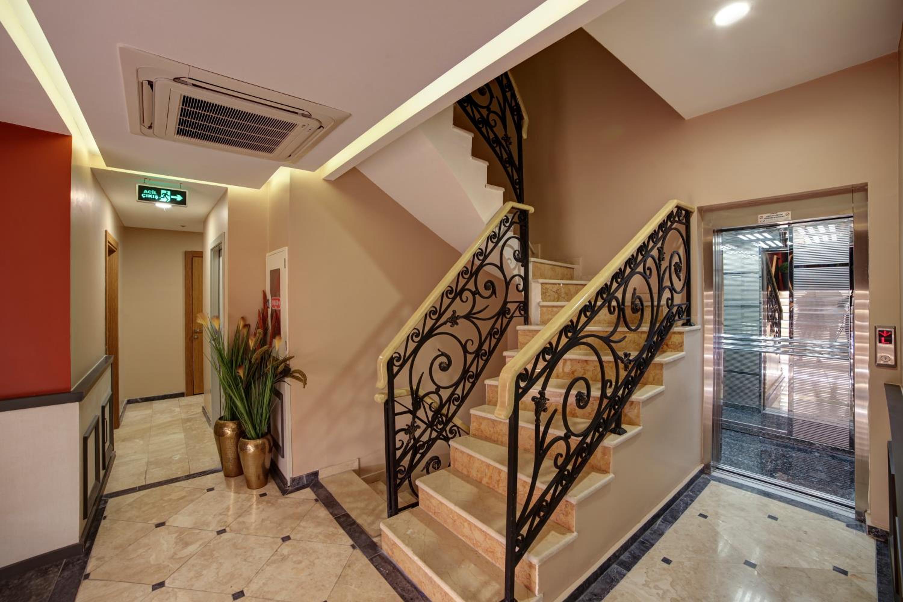 The Fox Otel - Image 98