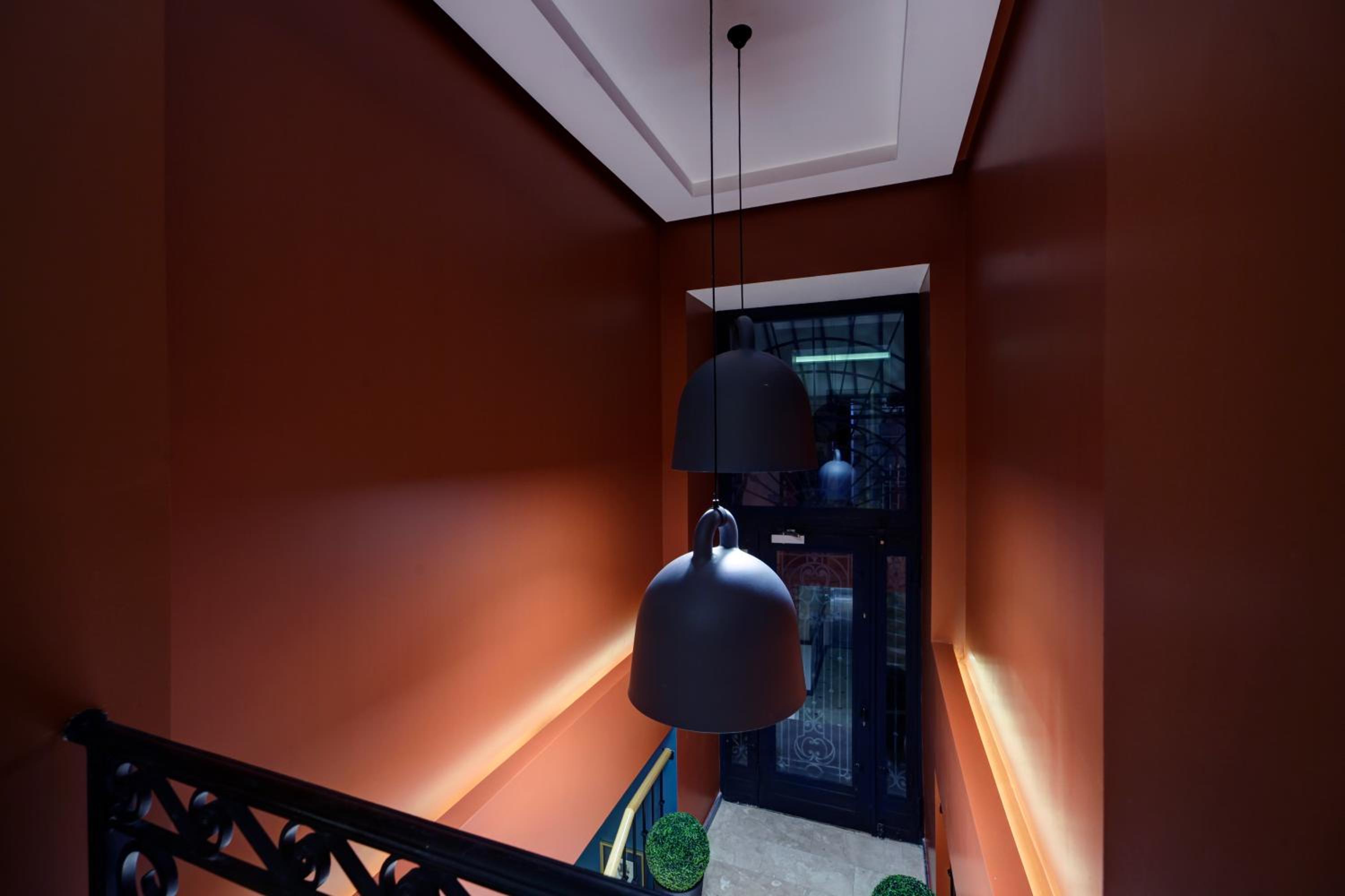 The Fox Otel - Image 101