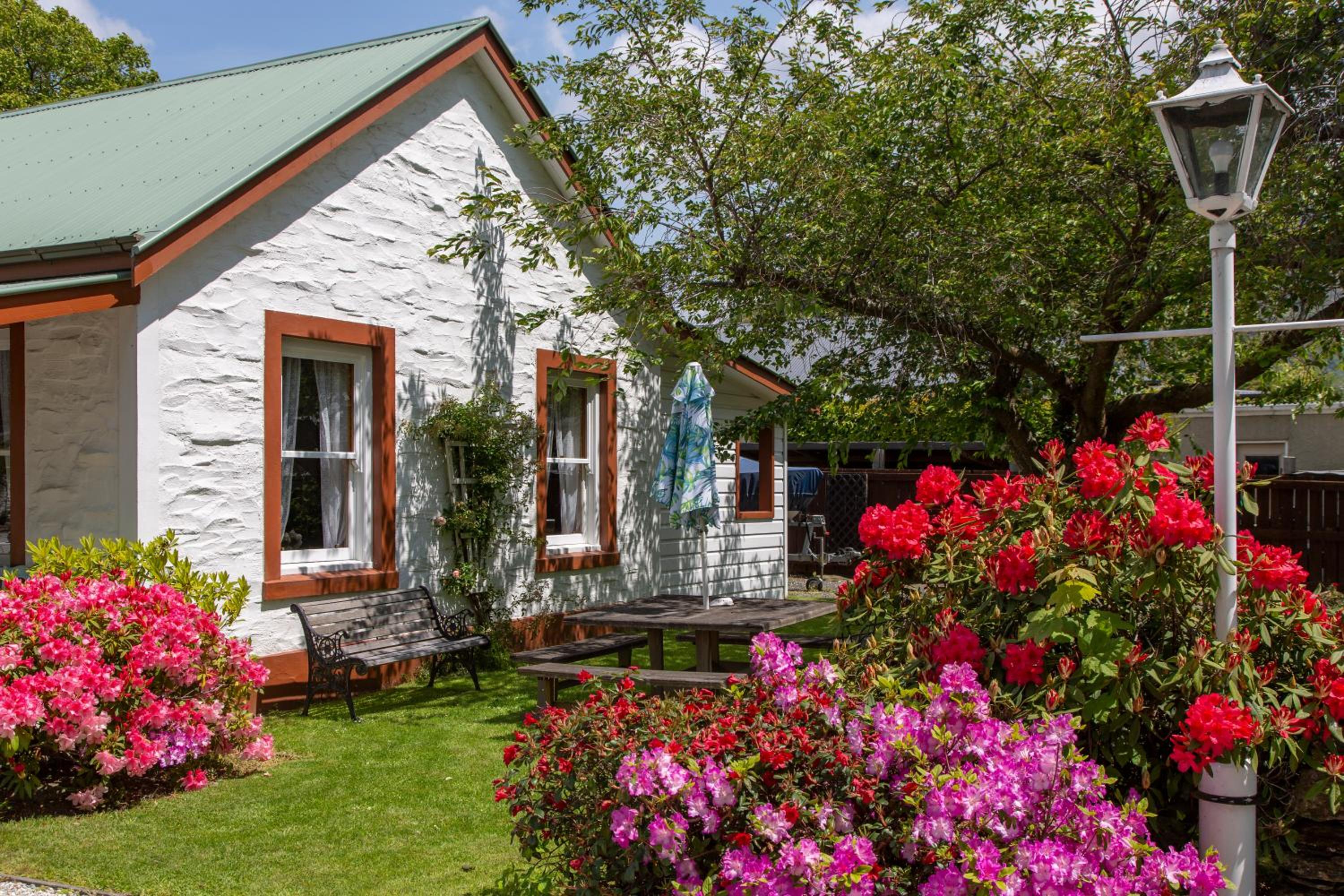 Settlers Cottage Motel