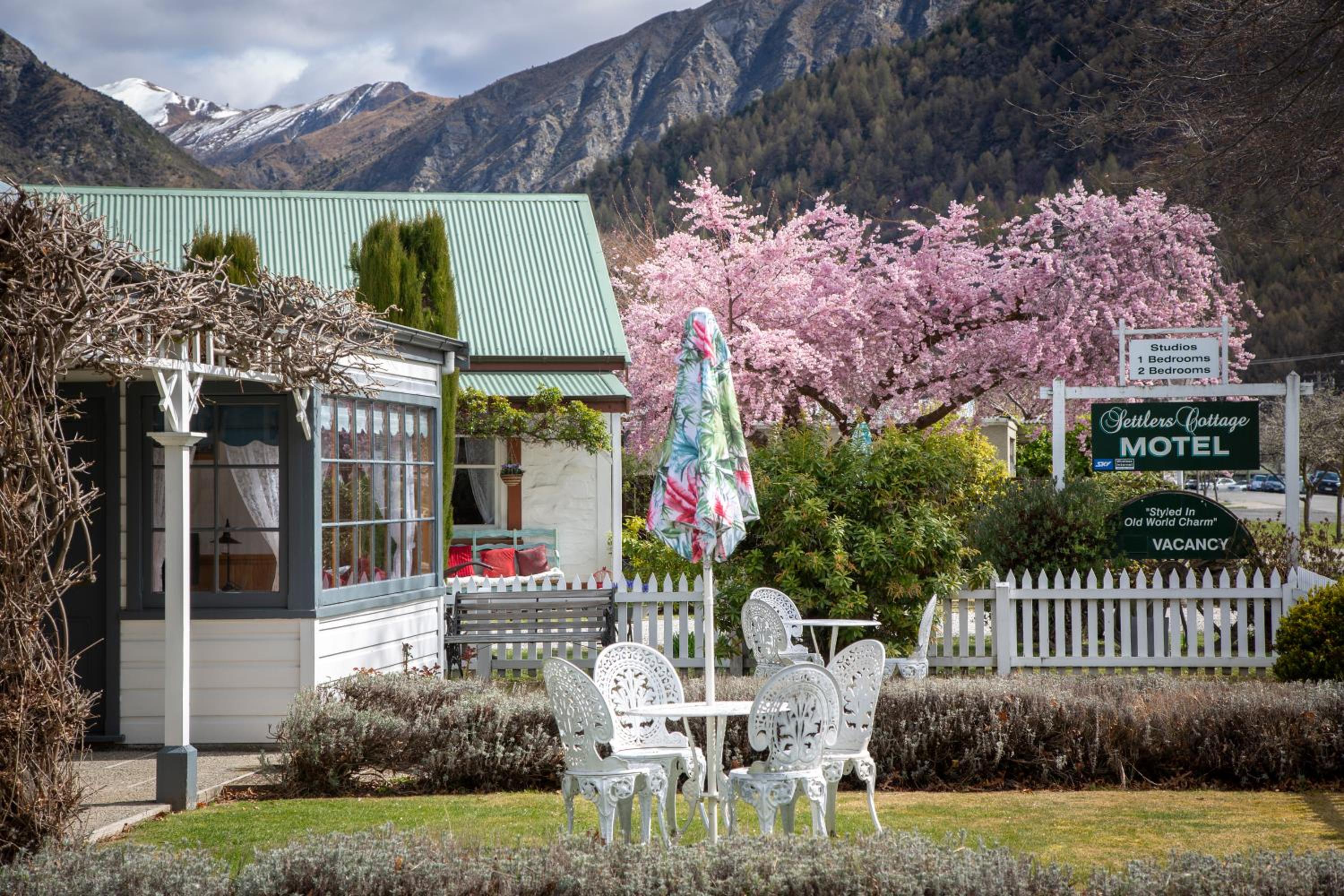 Settlers Cottage Motel