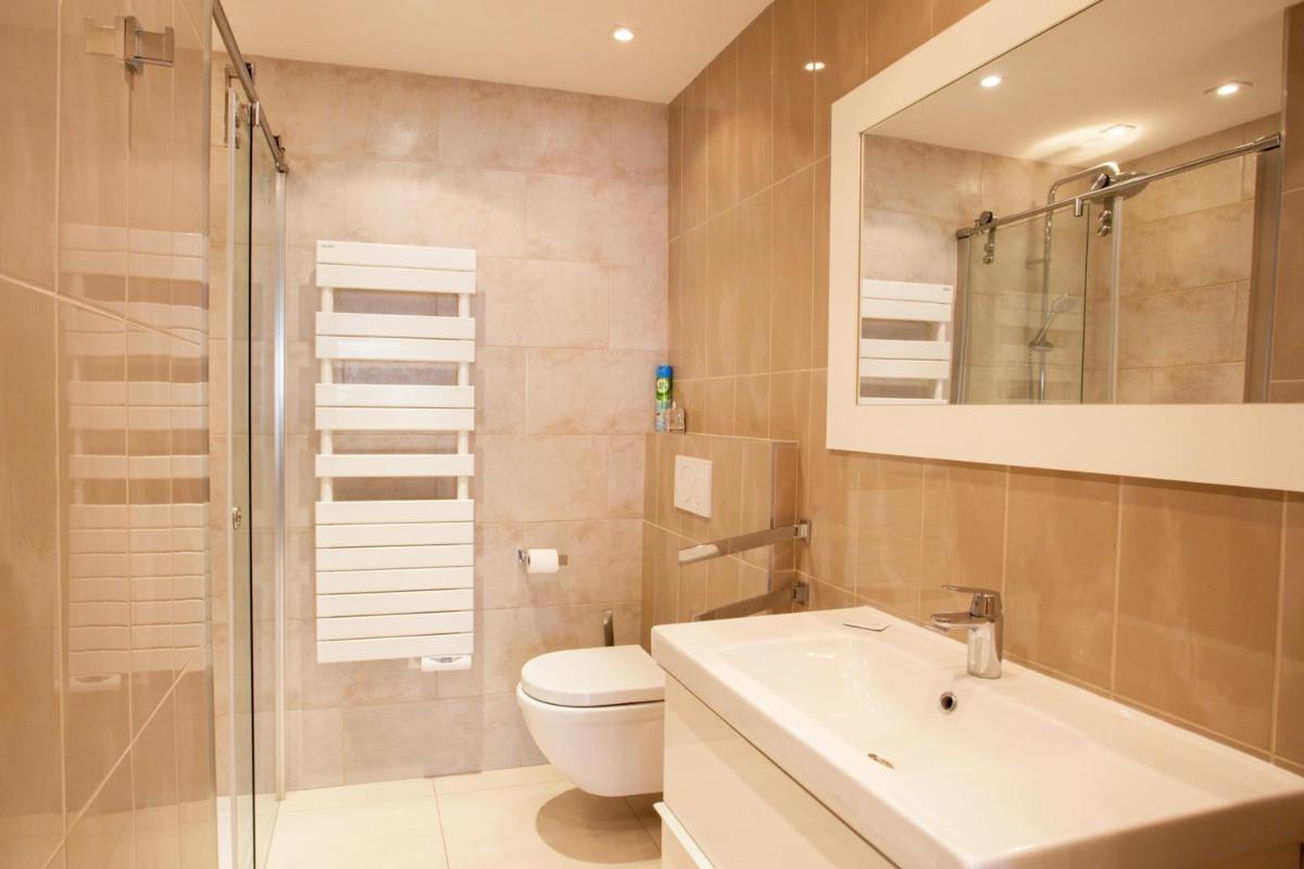 Modern two bedroom apartment with two bathrooms, just behind the CARLTON photo 3