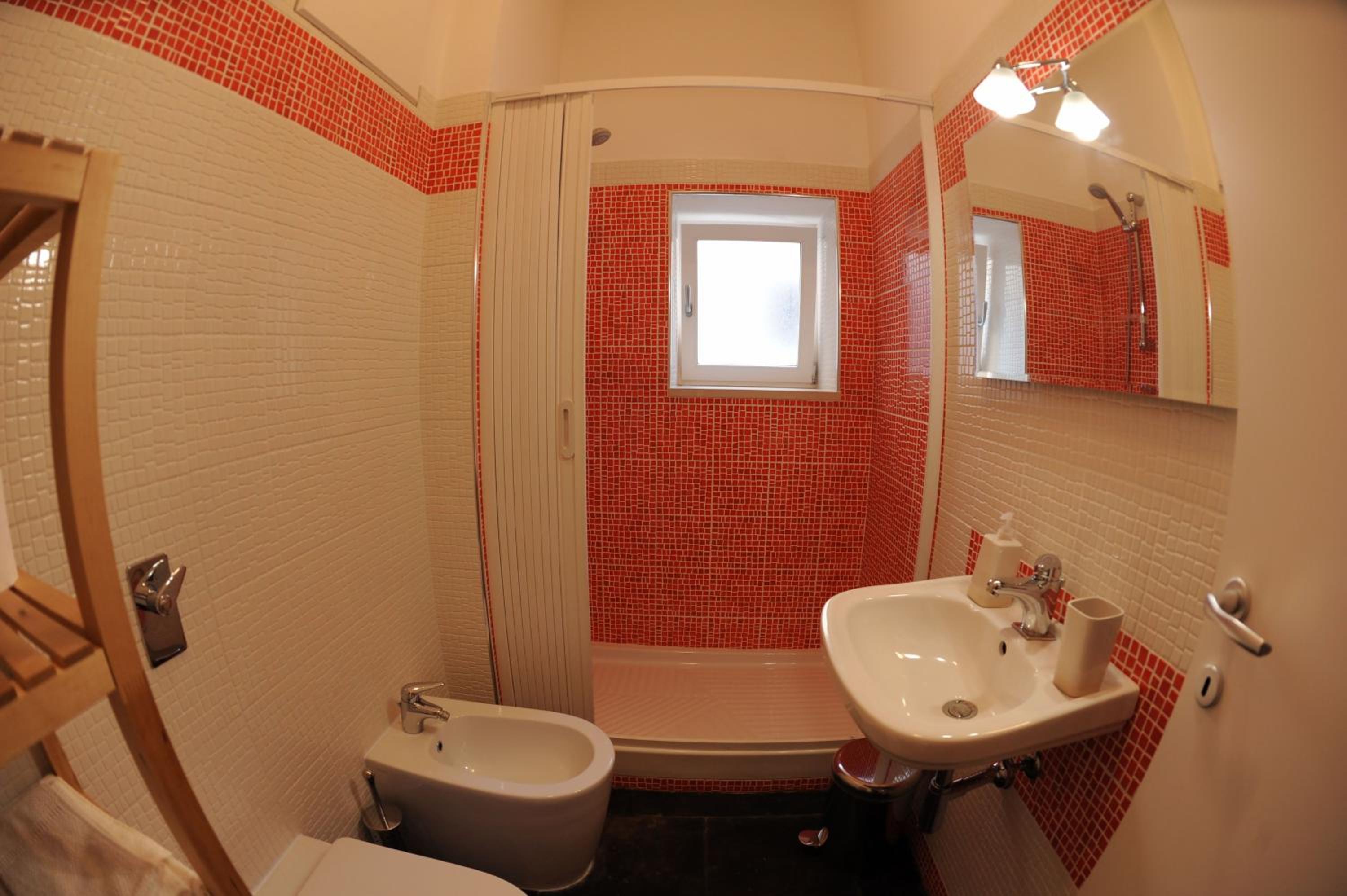 Siqillya en Ragusa — bathroom