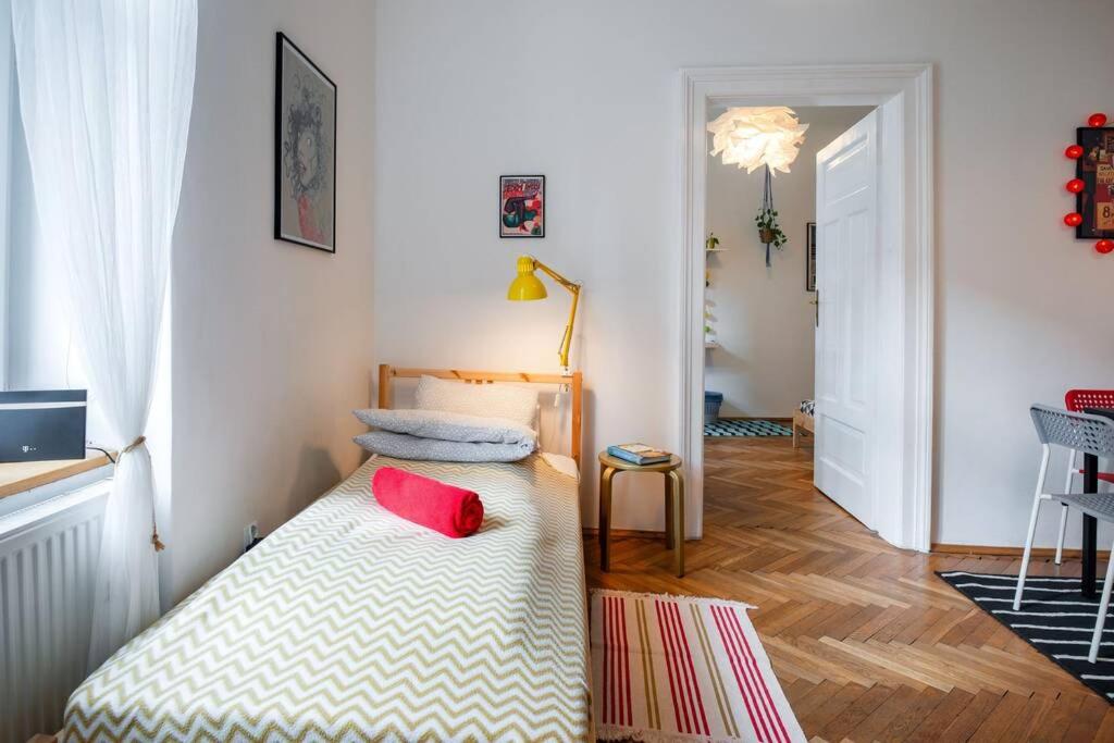 Blue Peace-apartment with FREE PARKING in center for 1-6 people view 3