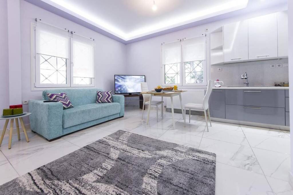 Modern fully-equipped house, 5 min walk from metro