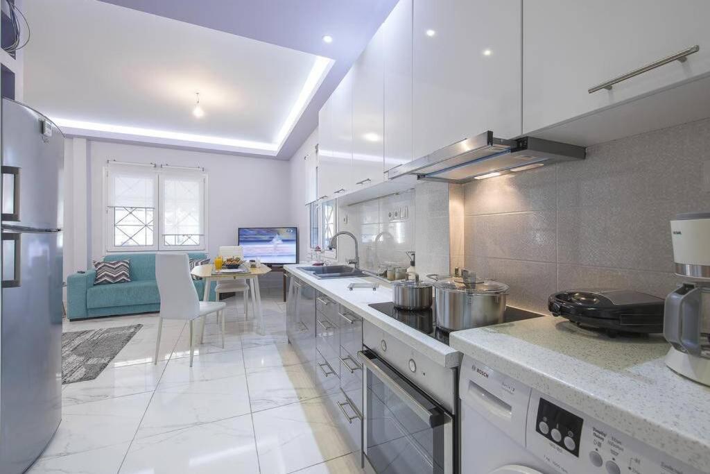 Modern fully-equipped house, 5 min walk from metro