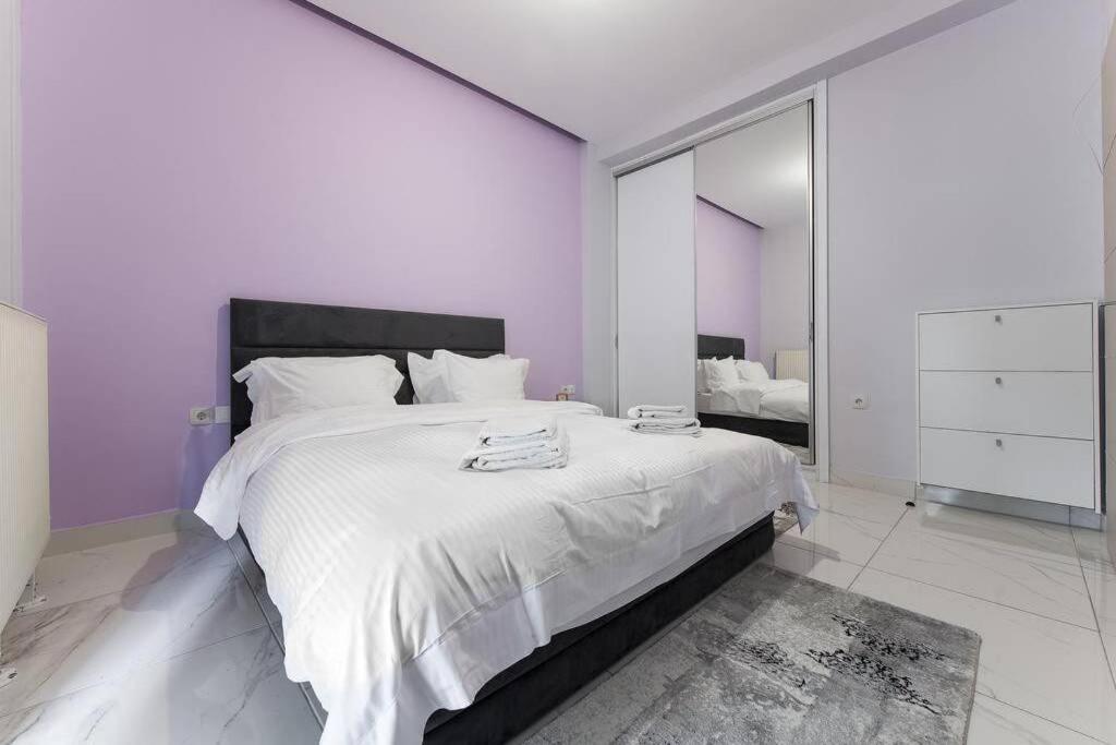 Modern fully-equipped house, 5 min walk from metro