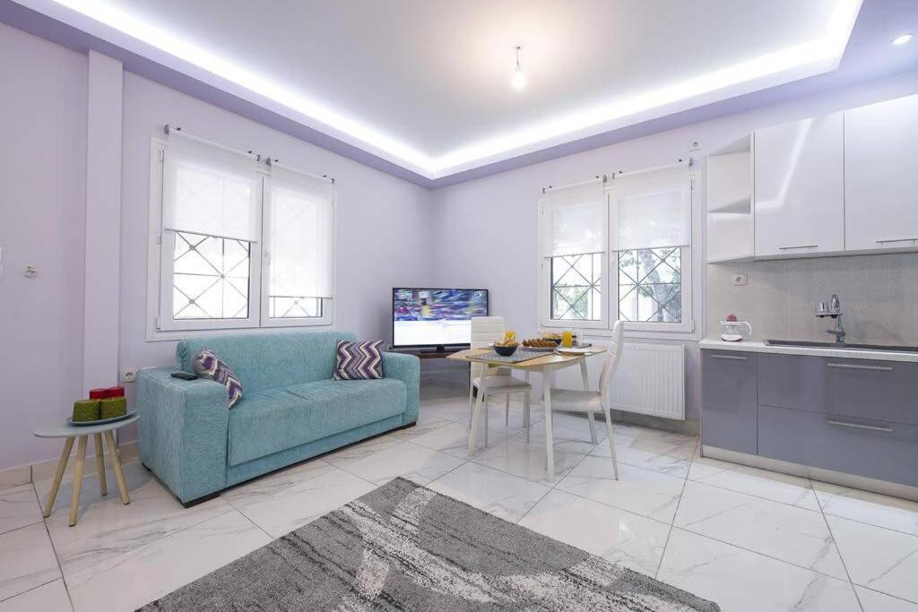 Modern fully-equipped house, 5 min walk from metro
