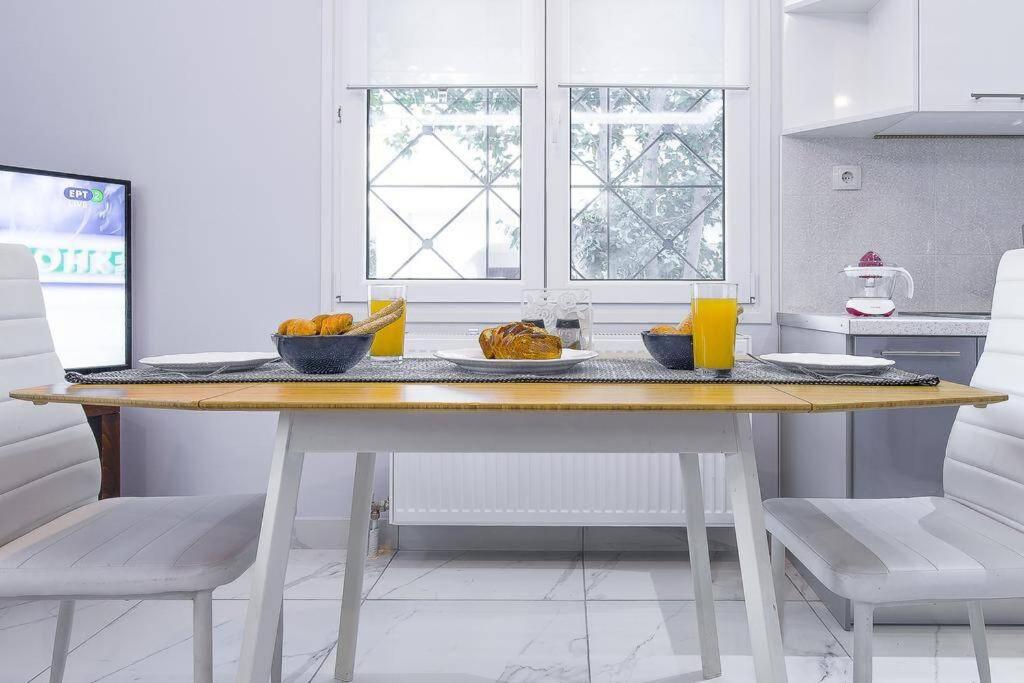 Modern fully-equipped house, 5 min walk from metro