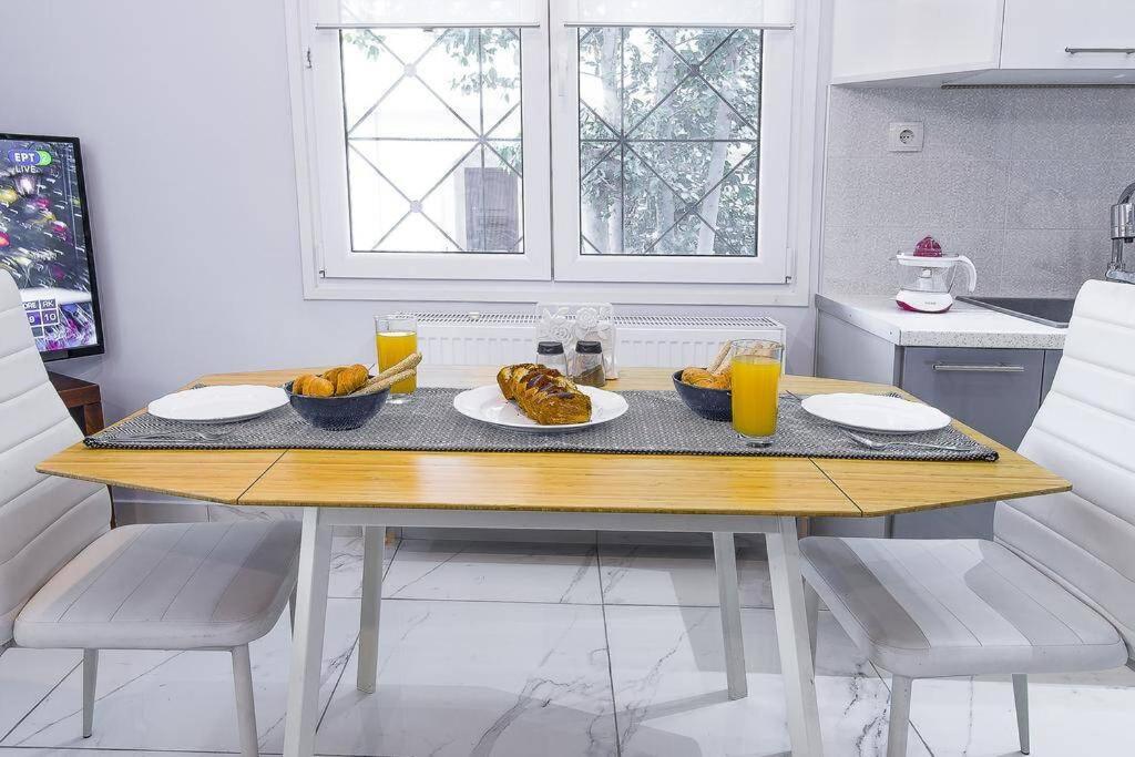 Modern fully-equipped house, 5 min walk from metro