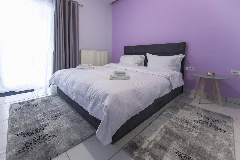 Modern fully-equipped house, 5 min walk from metro
