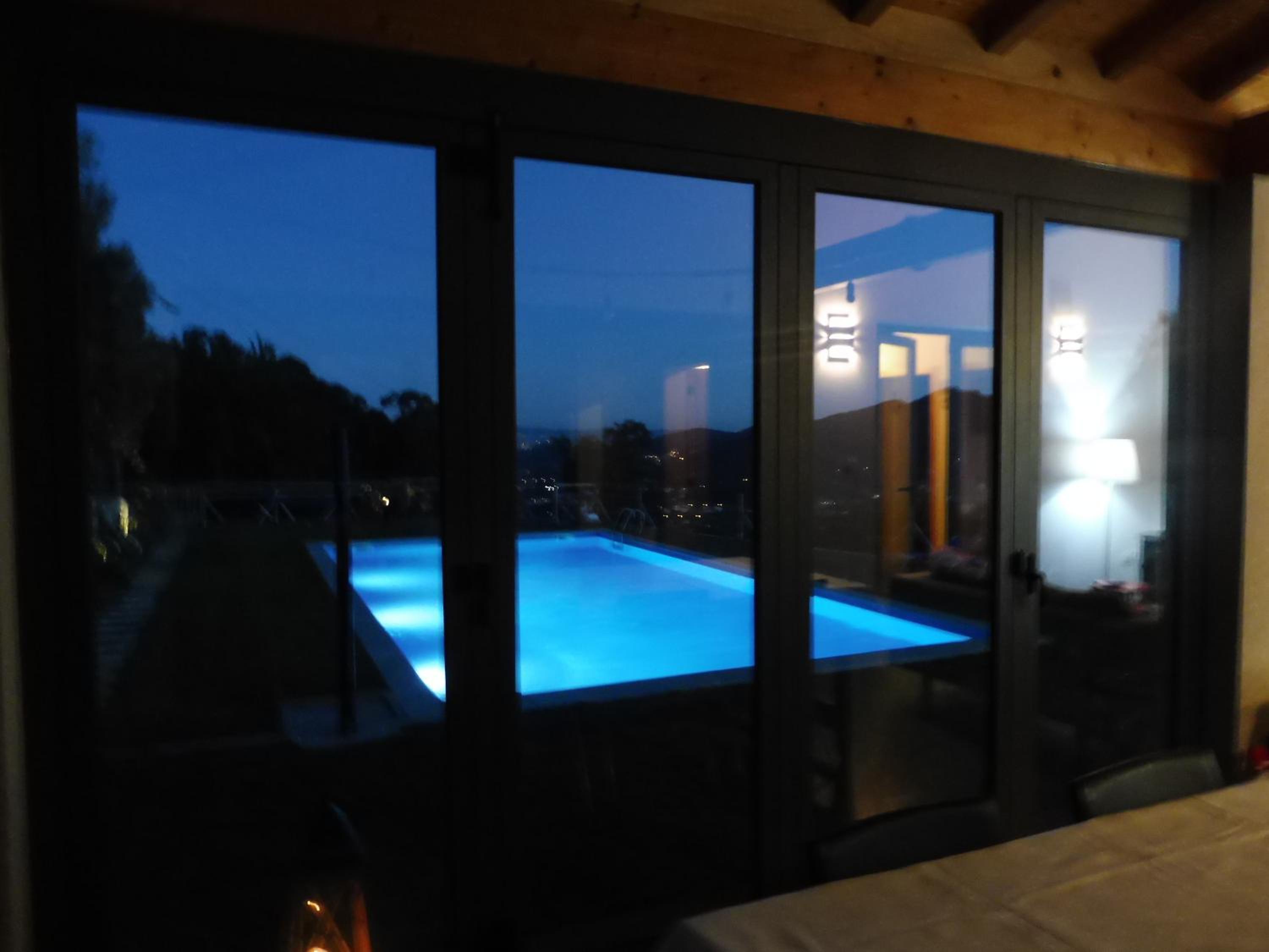The Pool House en Longos — recepcion & lobby