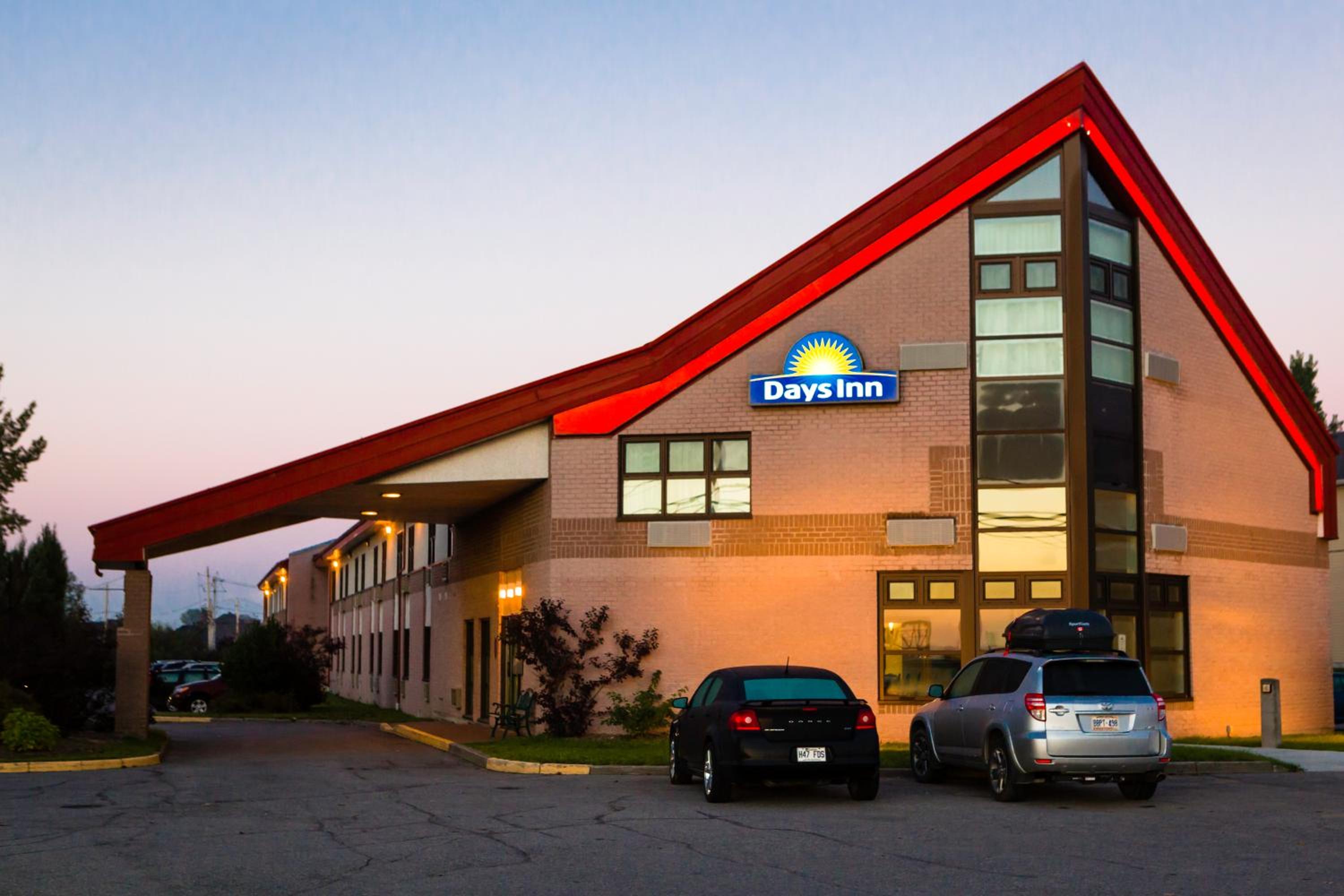 Trois-rivieres Vacations - Days Inn by Wyndham Trois-Rivieres - Property Image 2