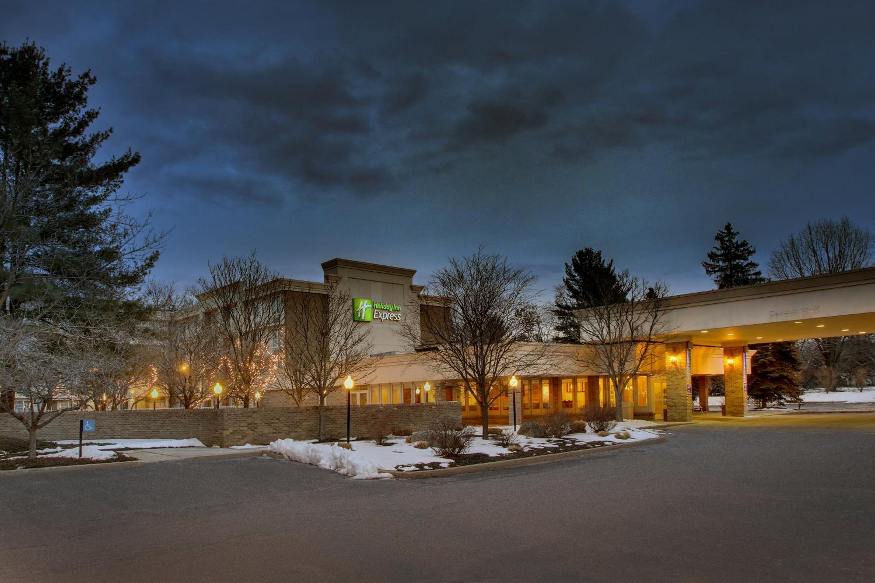 Poughkeepsie Vacations - Holiday Inn Express Poughkeepsie, an IHG Hotel - Property Image 13