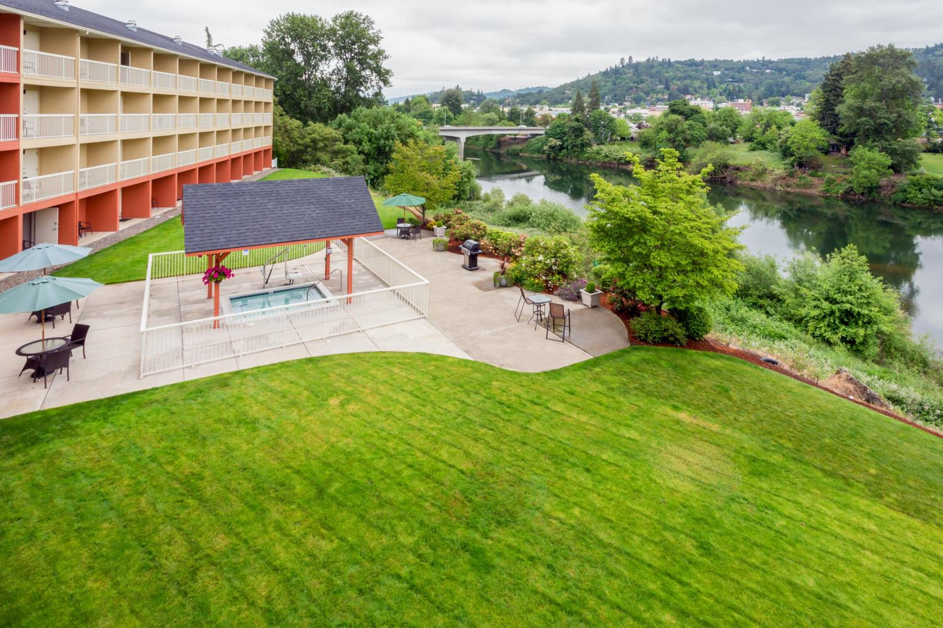 Roseburg Vacations - Holiday Inn Express Roseburg, an IHG Hotel - Property Image 1