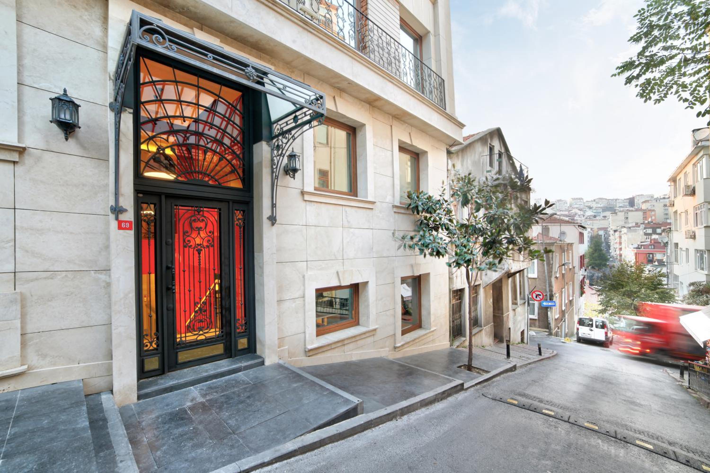 The Fox Otel - Image 14