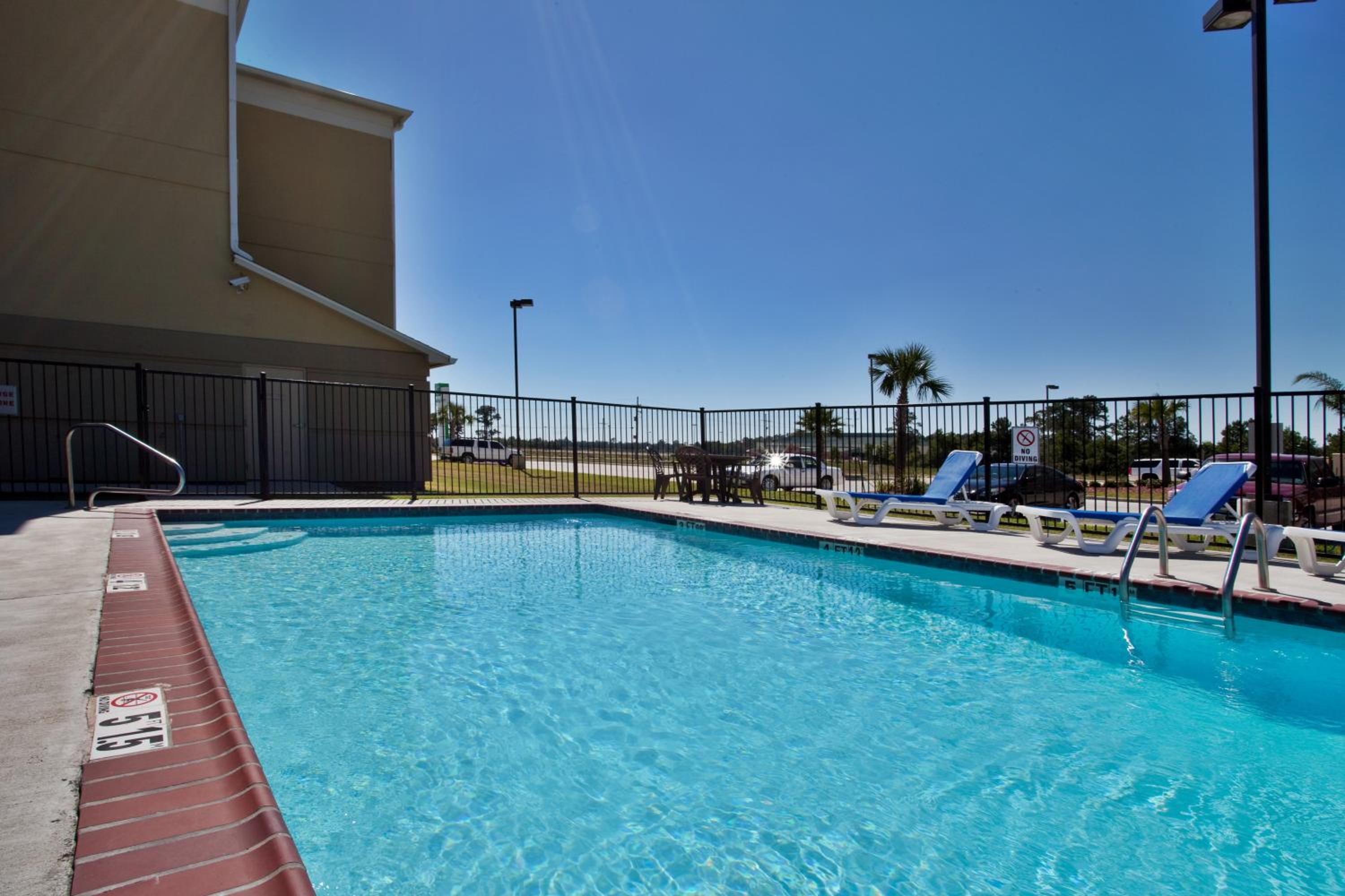 Lake Charles Vacations - Candlewood Suites Lake Charles-Sulphur, an IHG Hotel - Property Image 4