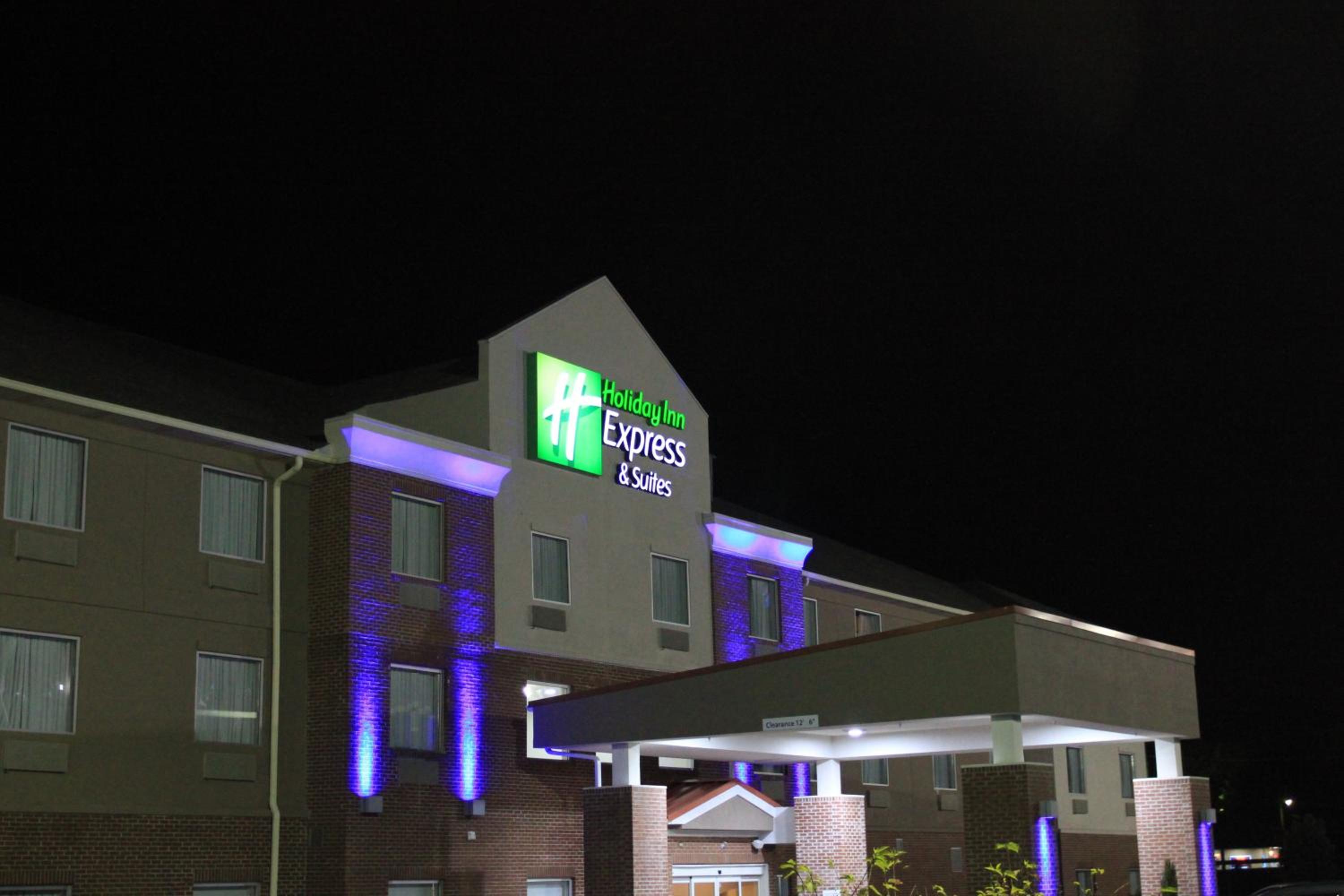 Sweetwater Vacations - Holiday Inn Express  Suites Sweetwater, an IHG Hotel - Property Image 4