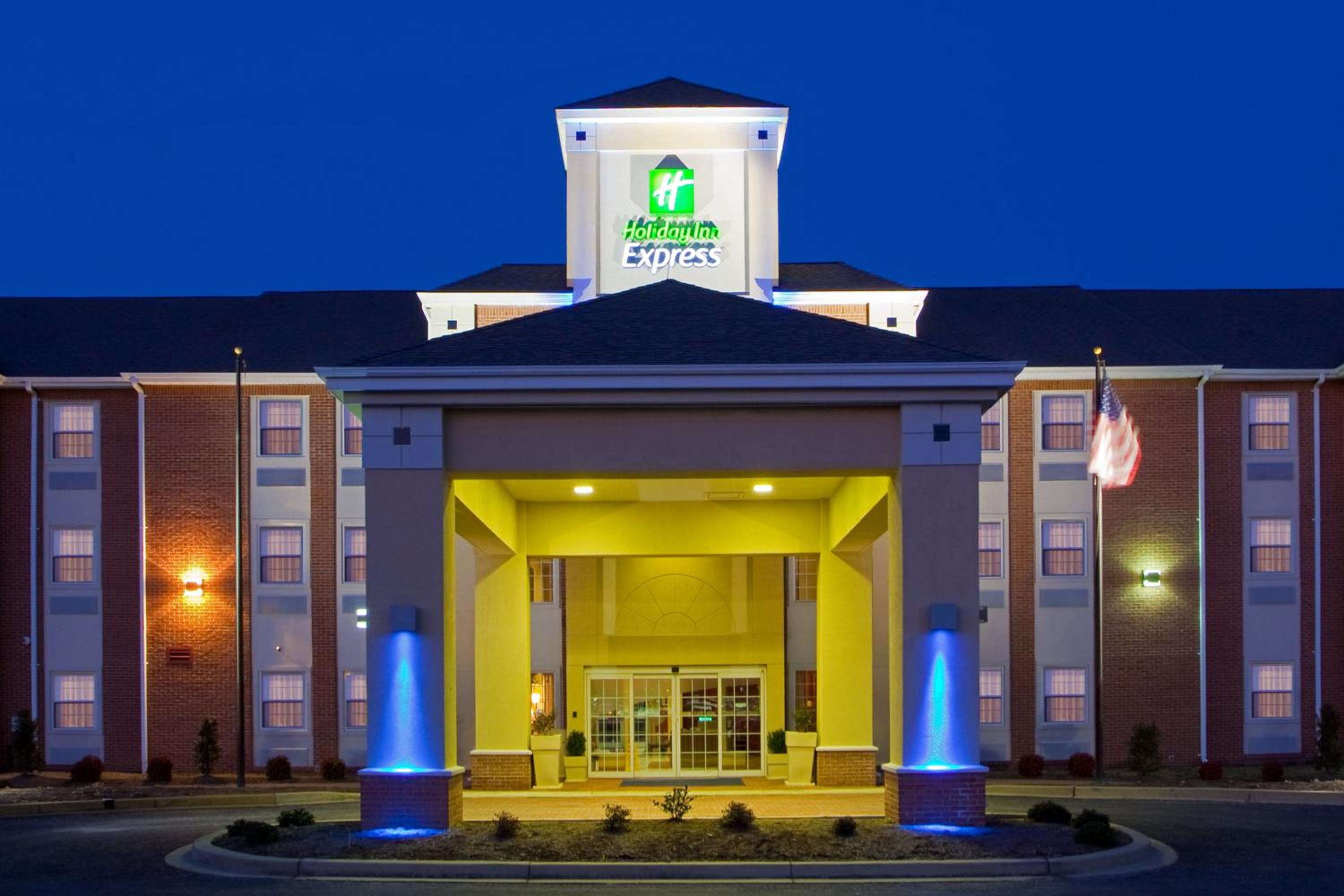 Hotel Holiday Inn Express Prince Frederick, an IHG Hotel - Image 1
