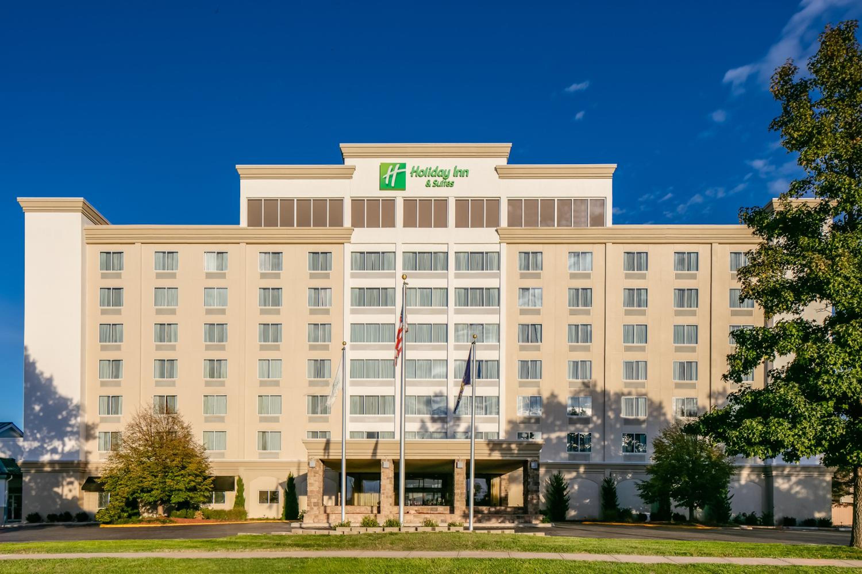 Kansas City Vacations - Holiday Inn Hotel  Suites Overland Park-West, an IHG Hotel - Property Image 1