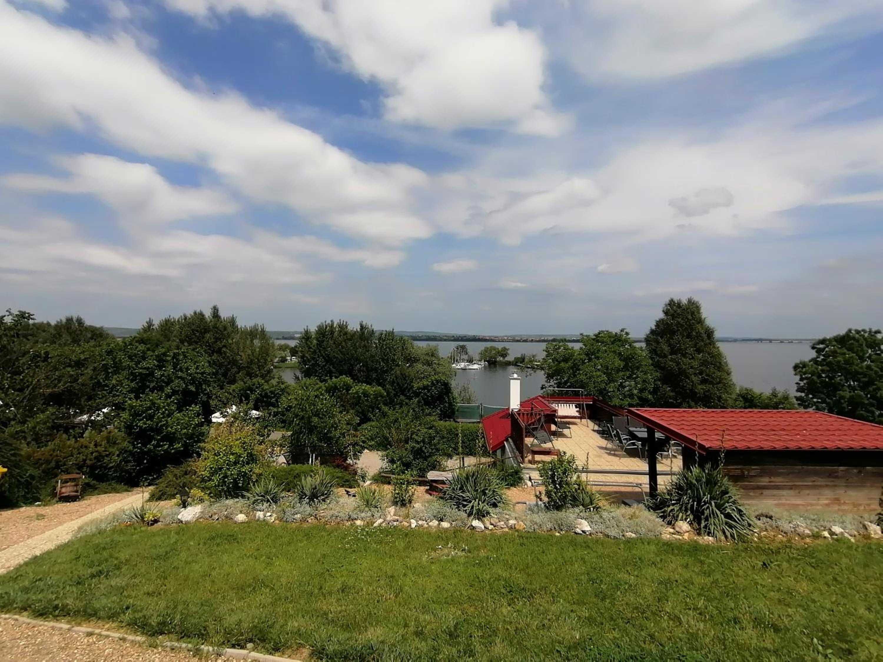 Penzion Nad jezerem