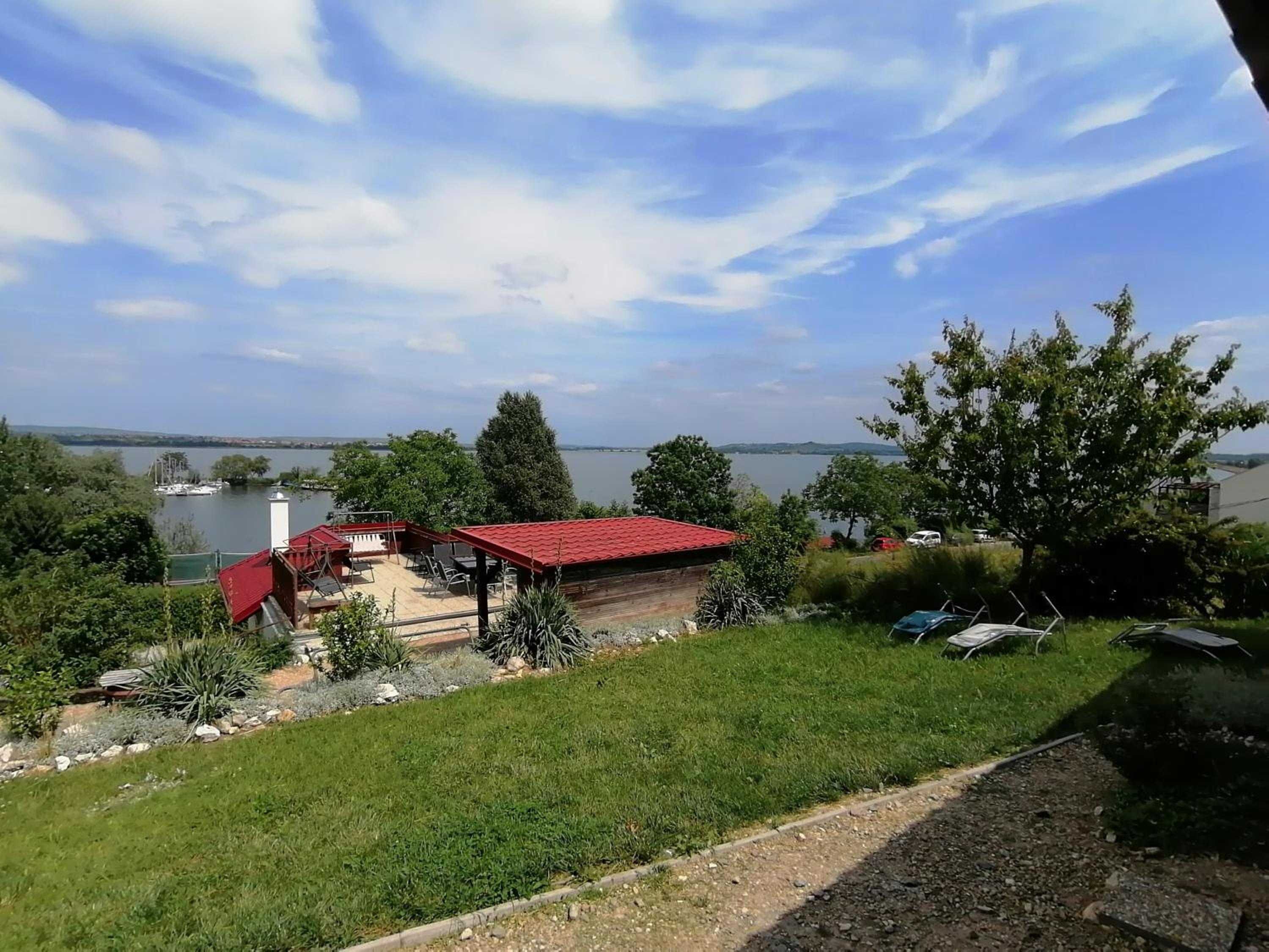 Penzion Nad jezerem
