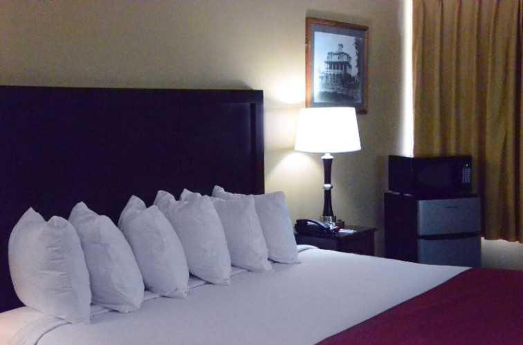 Houma Vacations - Carmel Inn and Suites Thibodaux - Property Image 3