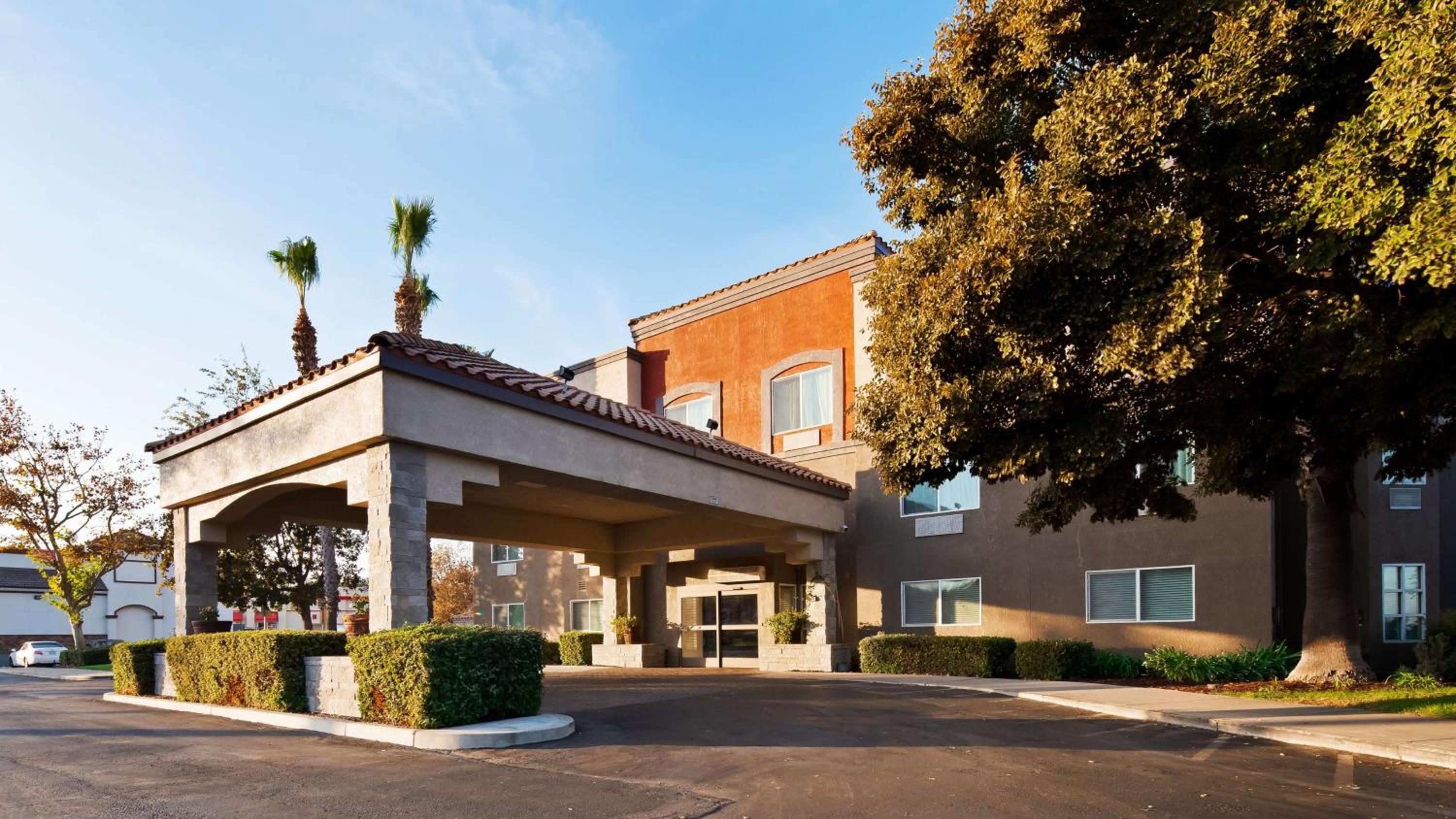 Best Western Plus Villa Del Lago Inn Patterson - Property Image 16