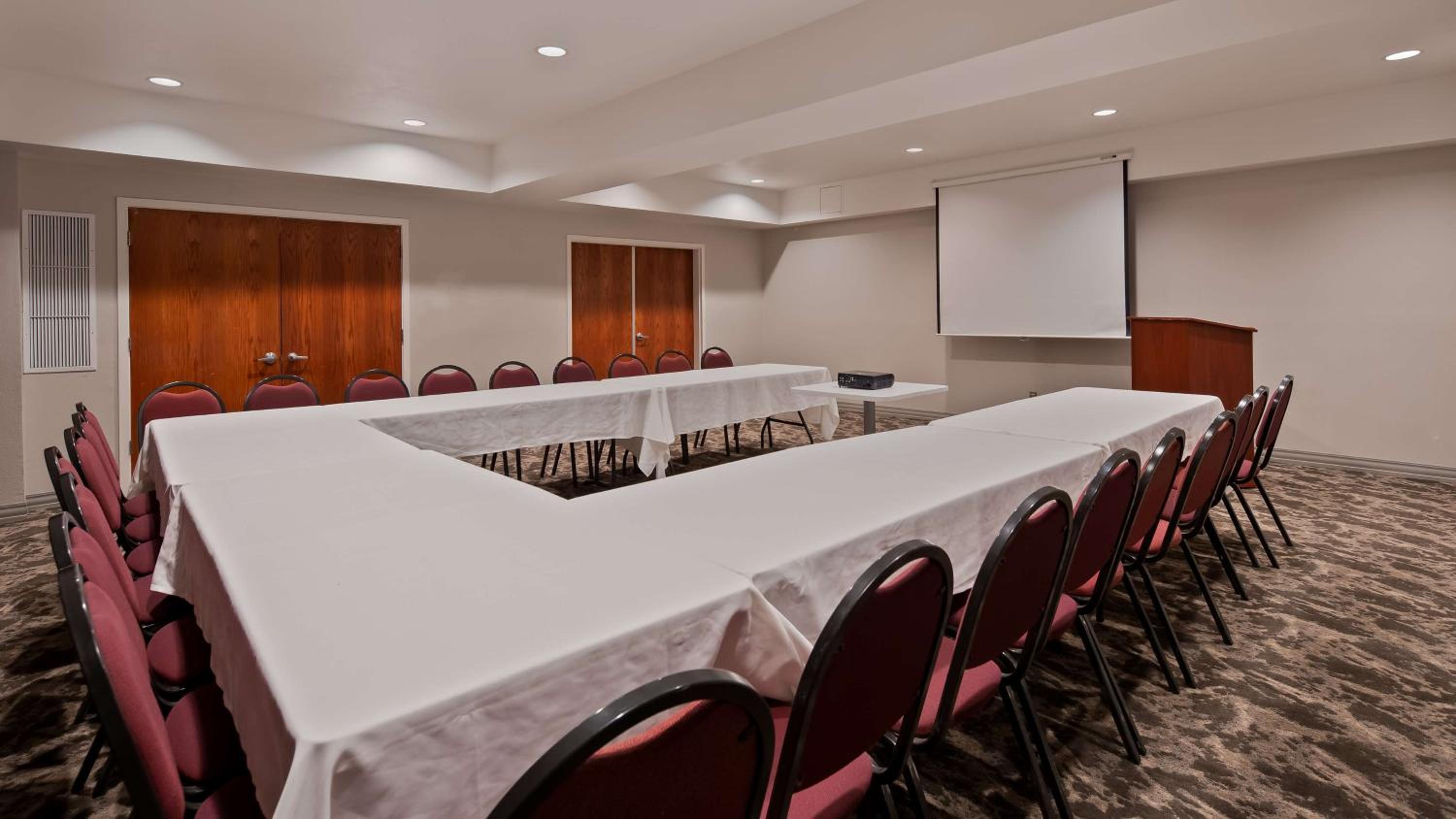 Best Western Plus Villa Del Lago Inn Patterson - Property Image 25