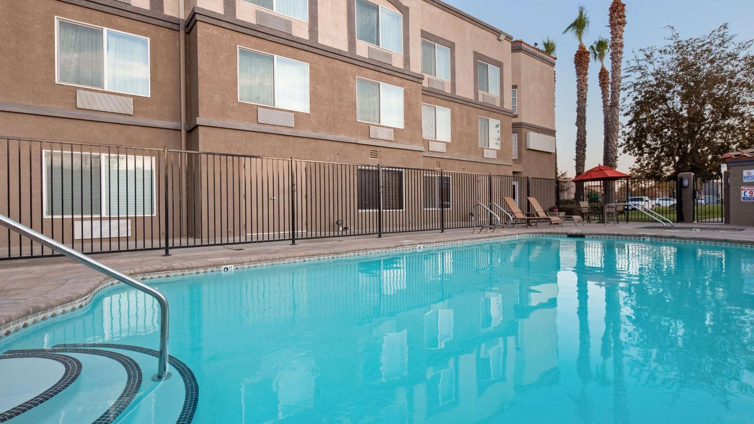 Best Western Plus Villa Del Lago Inn Patterson - Property Image 5