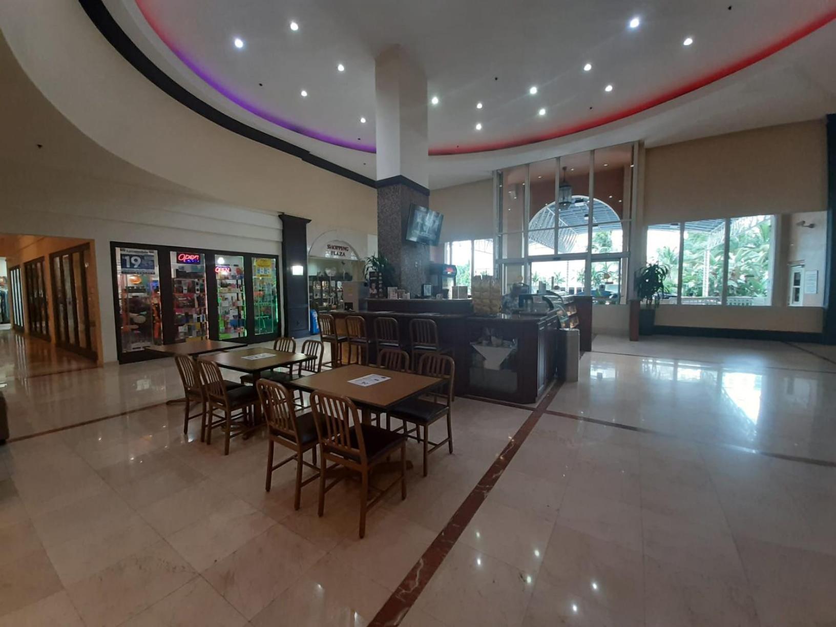 Top floor oceanfront Miami Direct Access to the beach