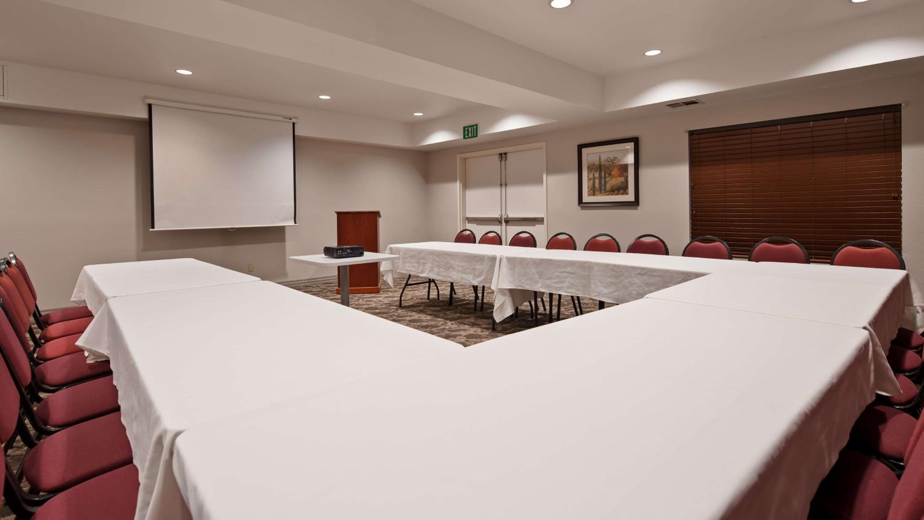 Best Western Plus Villa Del Lago Inn Patterson - Property Image 28