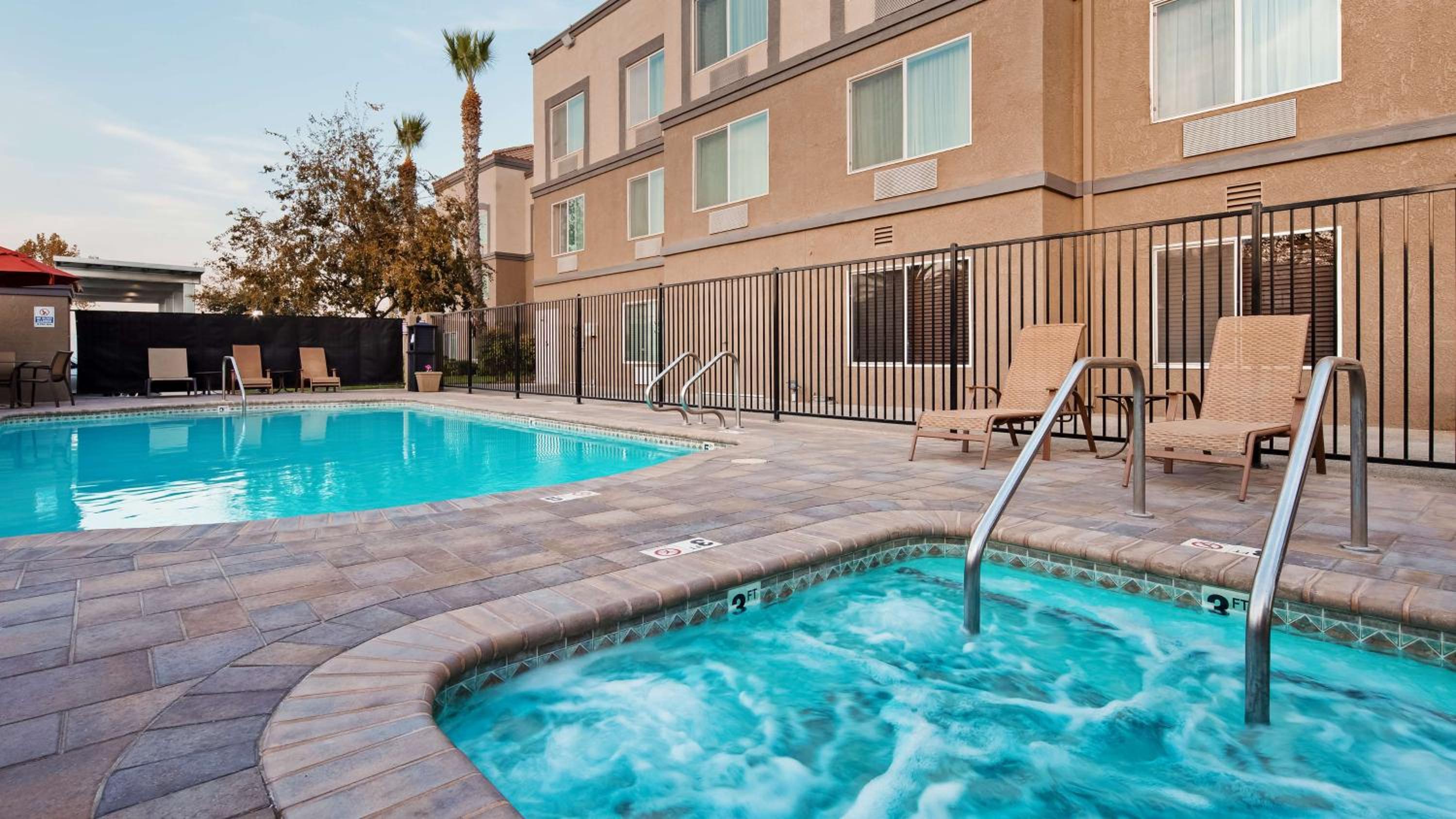 Best Western Plus Villa Del Lago Inn Patterson - Property Image 4