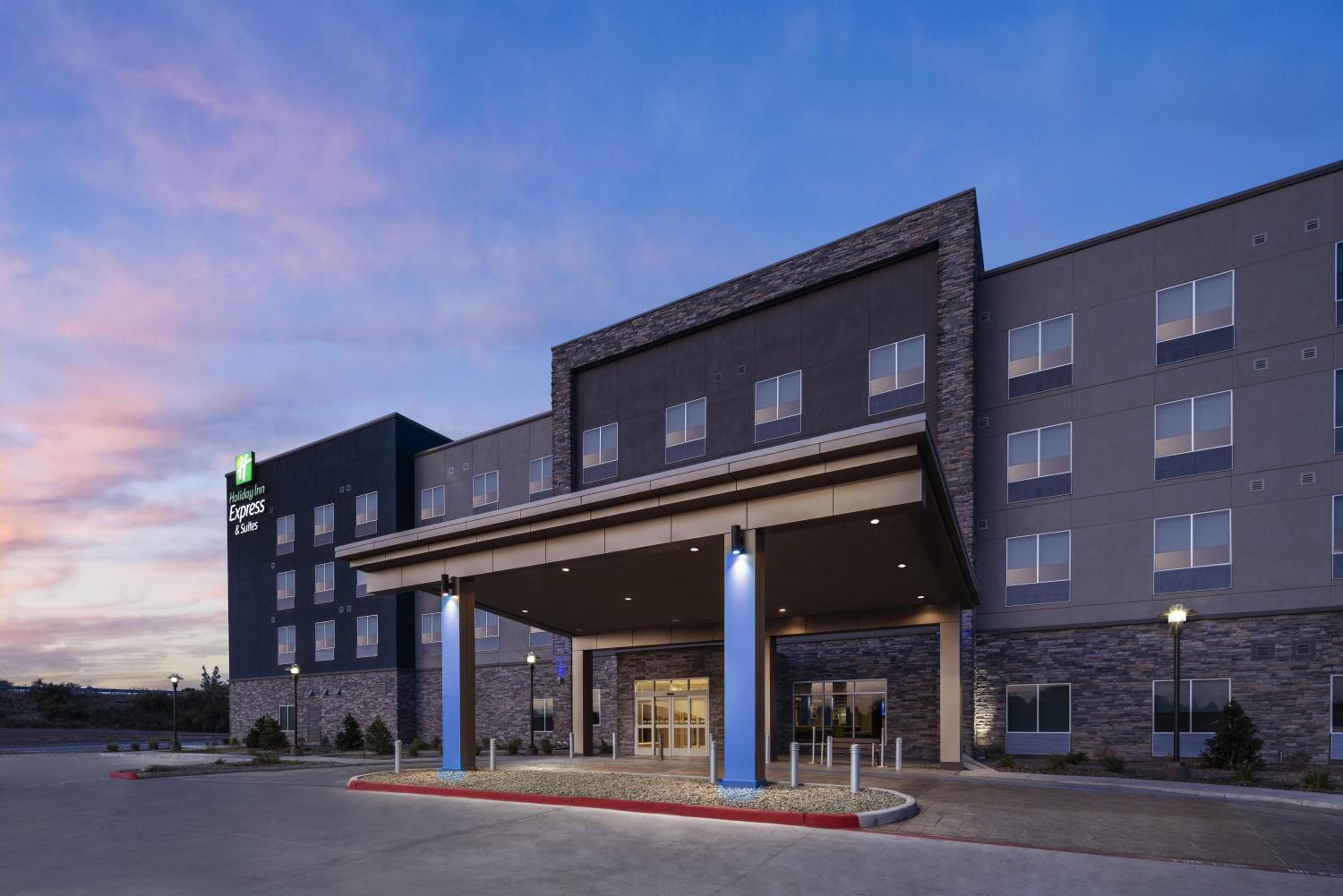 Hotel Holiday Inn Express & Suites - Odessa I-20, an IHG Hotel - Image 1