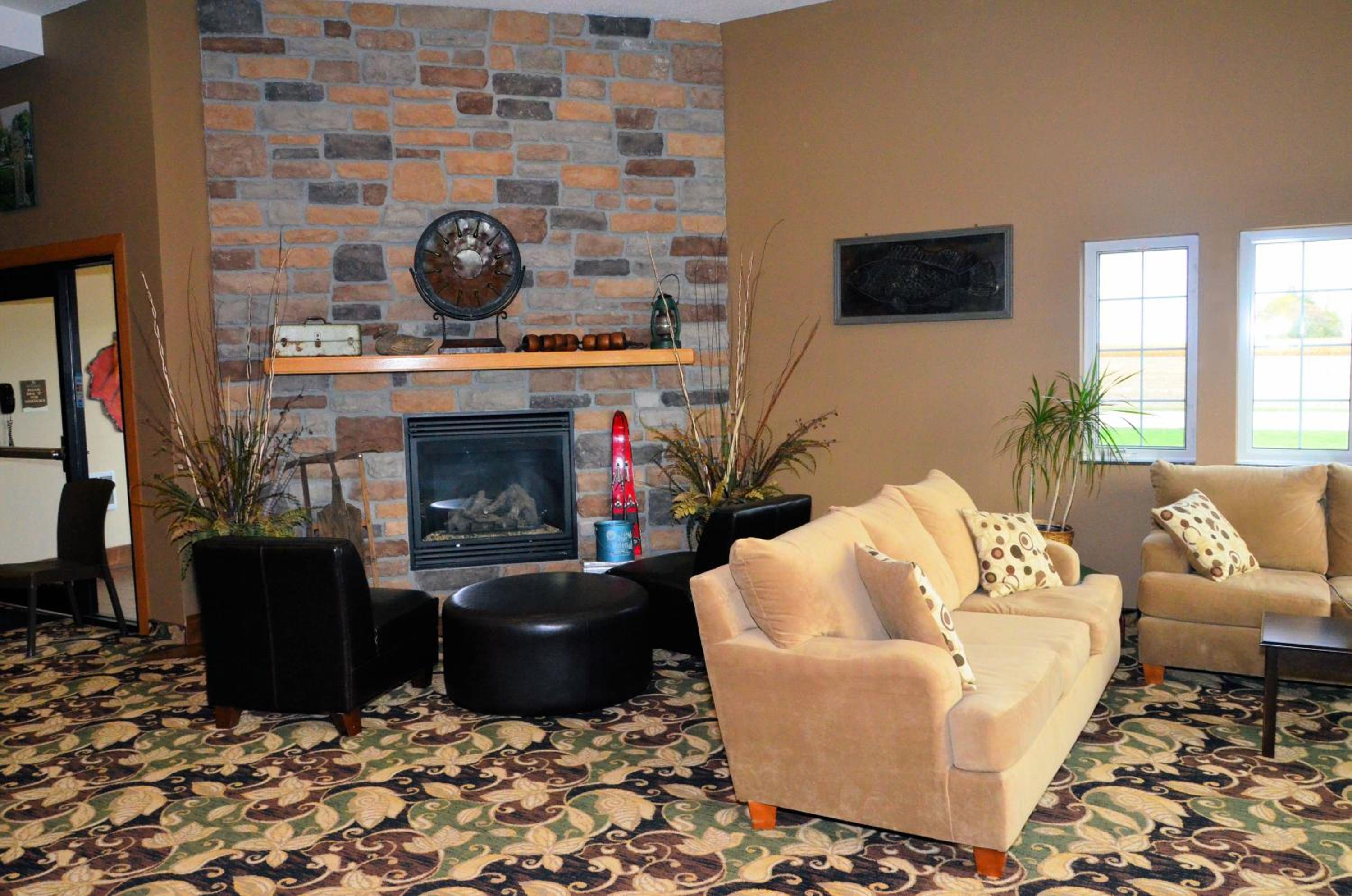 Cobblestone Inn & Suites - Lake View