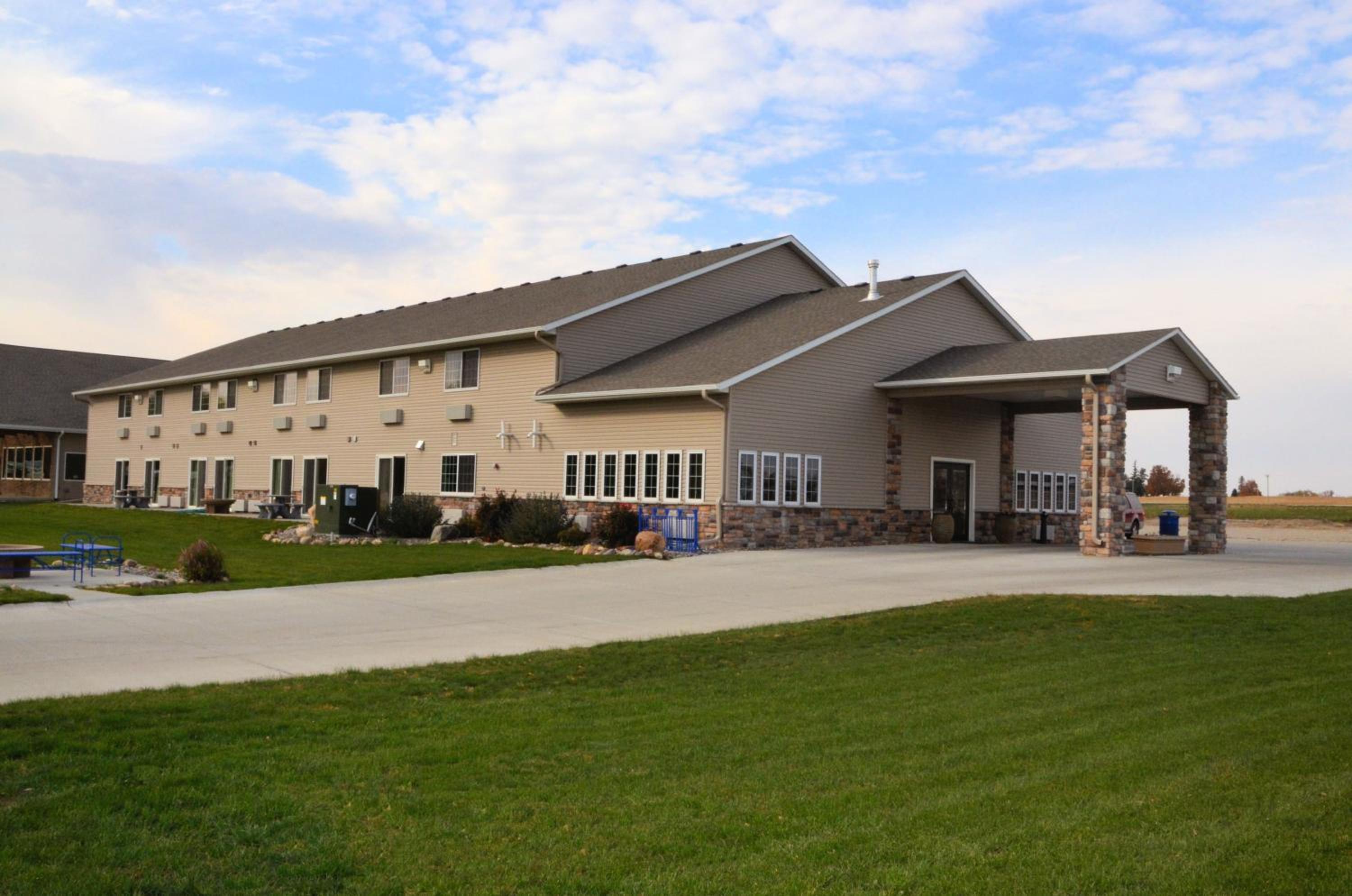 Cobblestone Inn & Suites - Lake View
