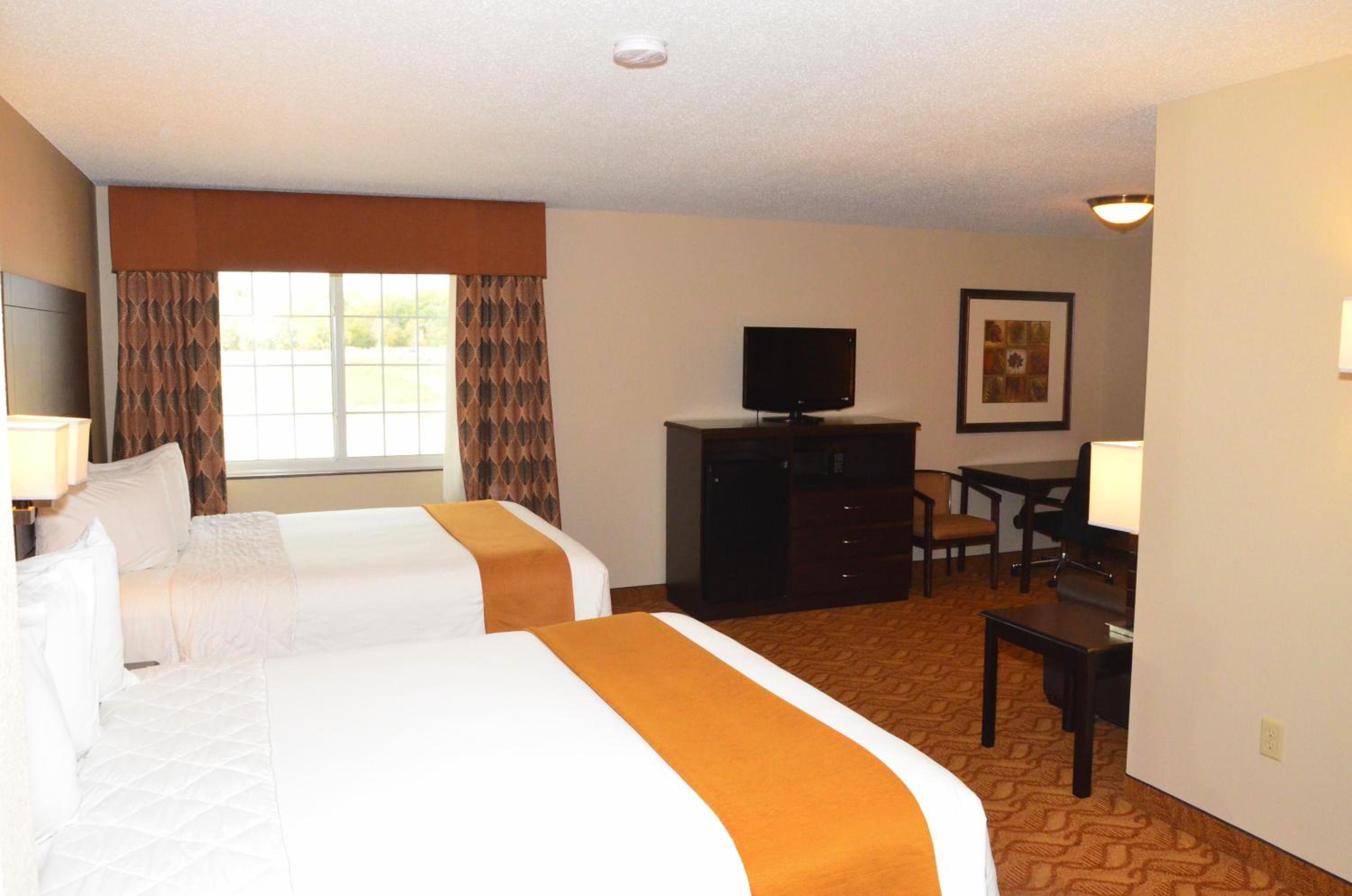 Cobblestone Inn & Suites - Lake View