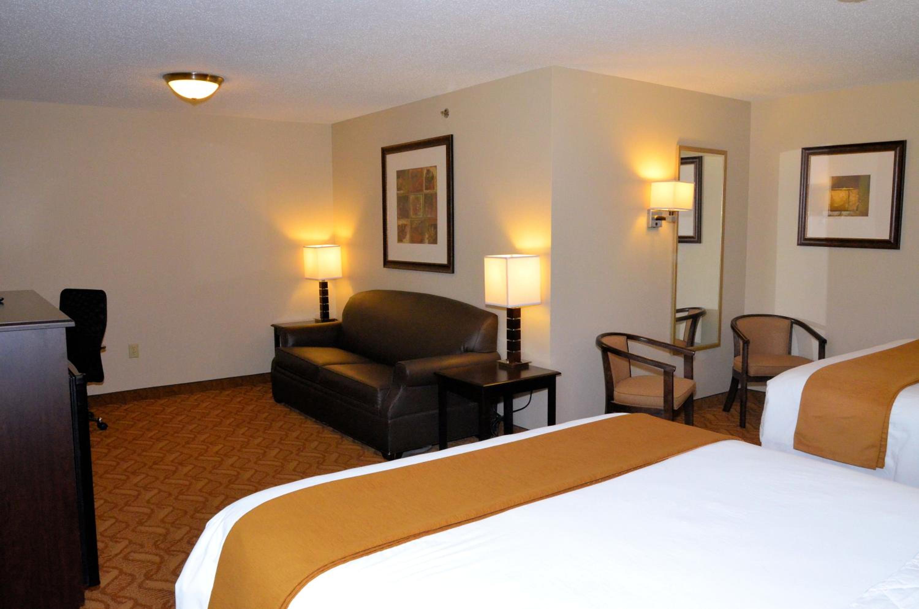 Cobblestone Inn & Suites - Lake View