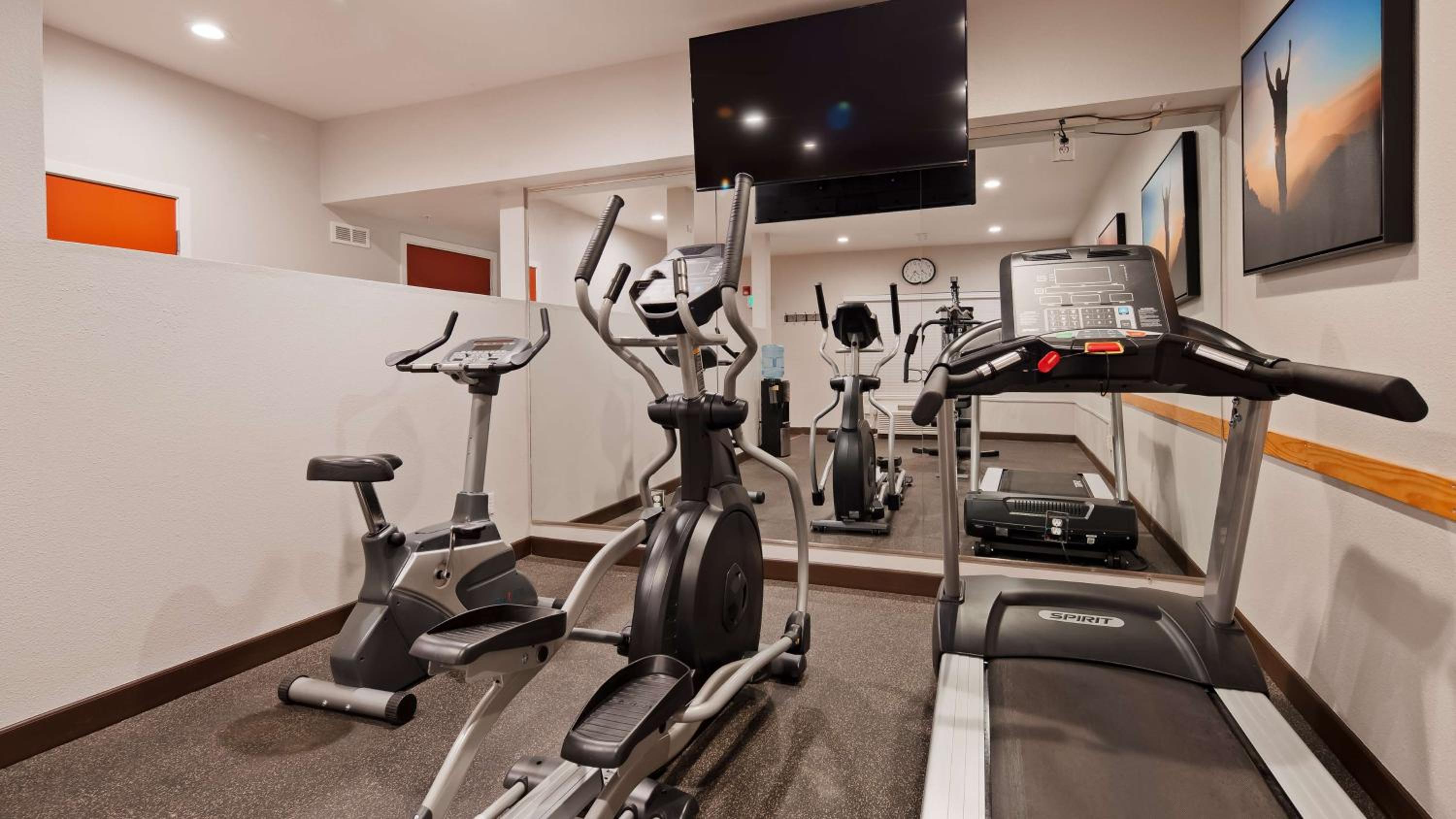 Best Western Plus Villa Del Lago Inn Patterson - Property Image 3