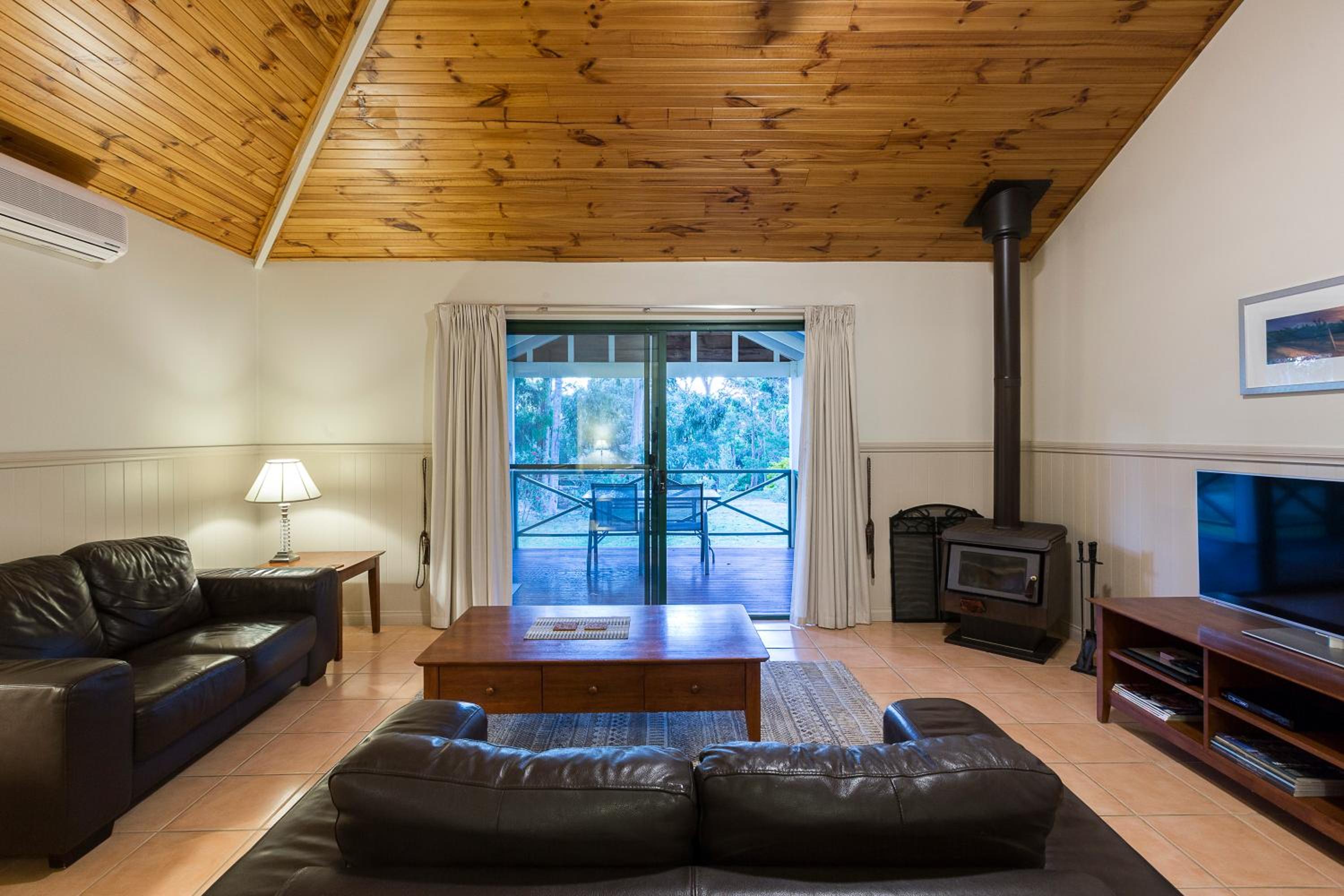 Bushy Lake Chalets