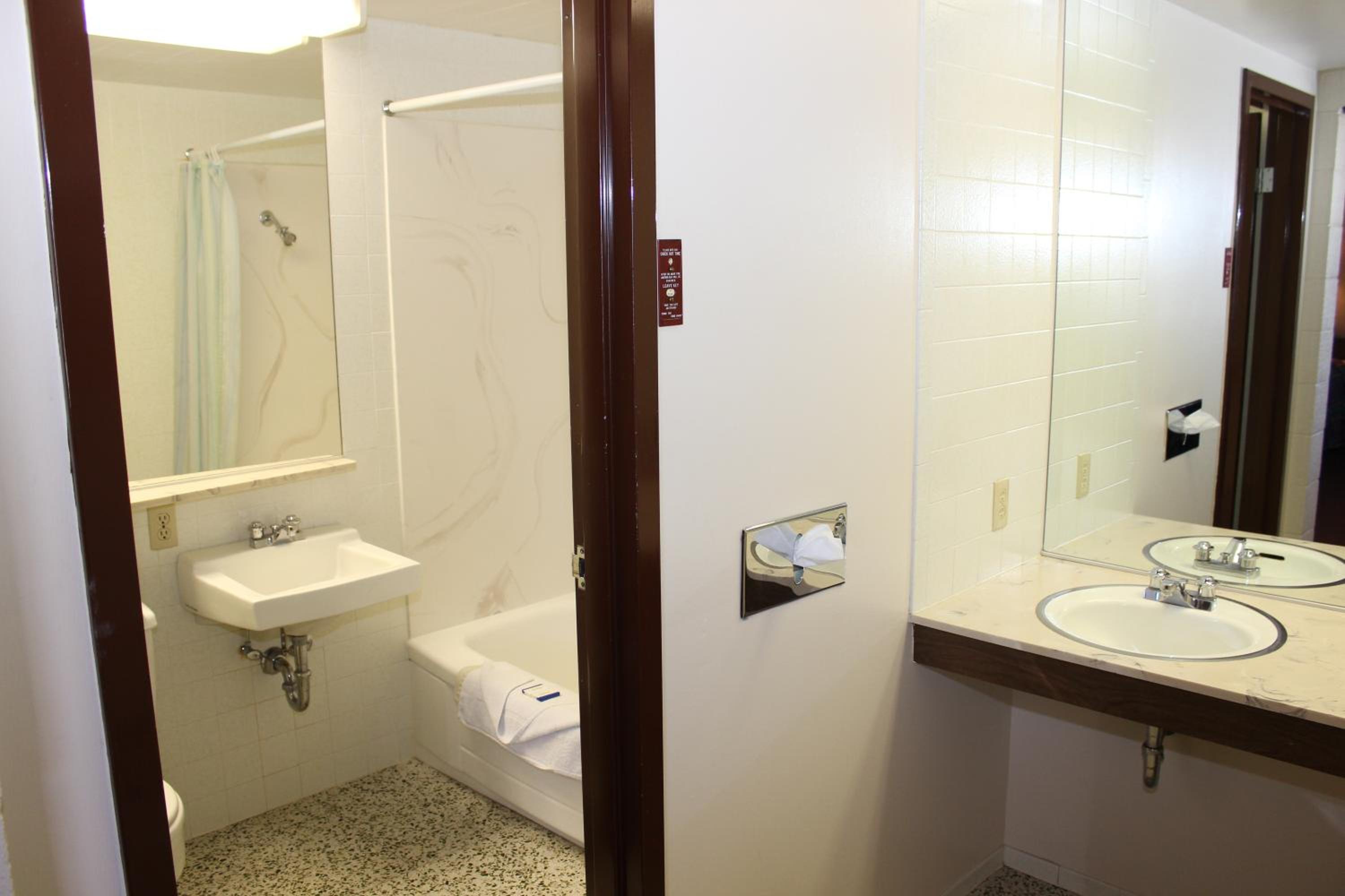 Evanston Vacations - Prairie Inn - Property Image 3
