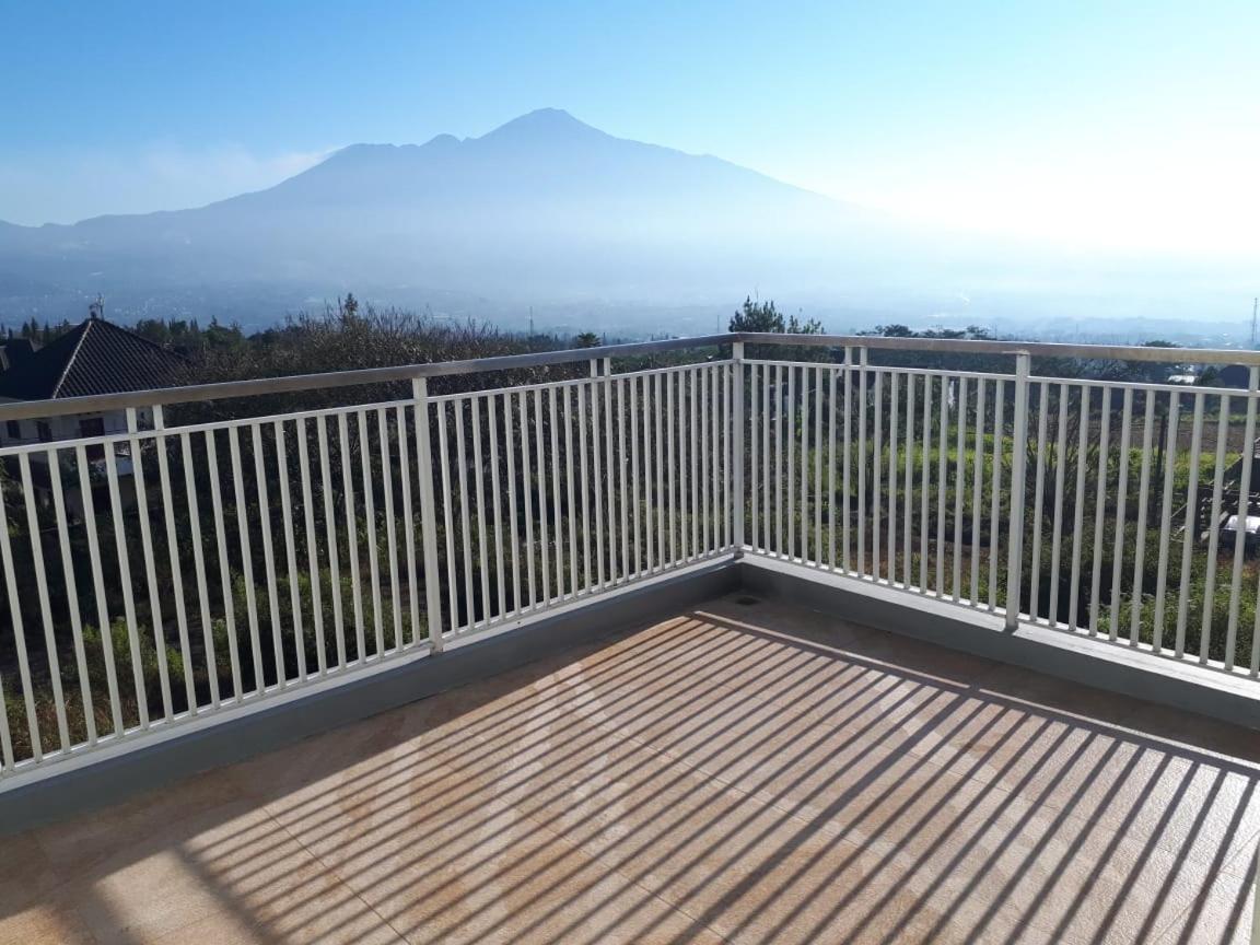 Gandaria Villa Batu view 5