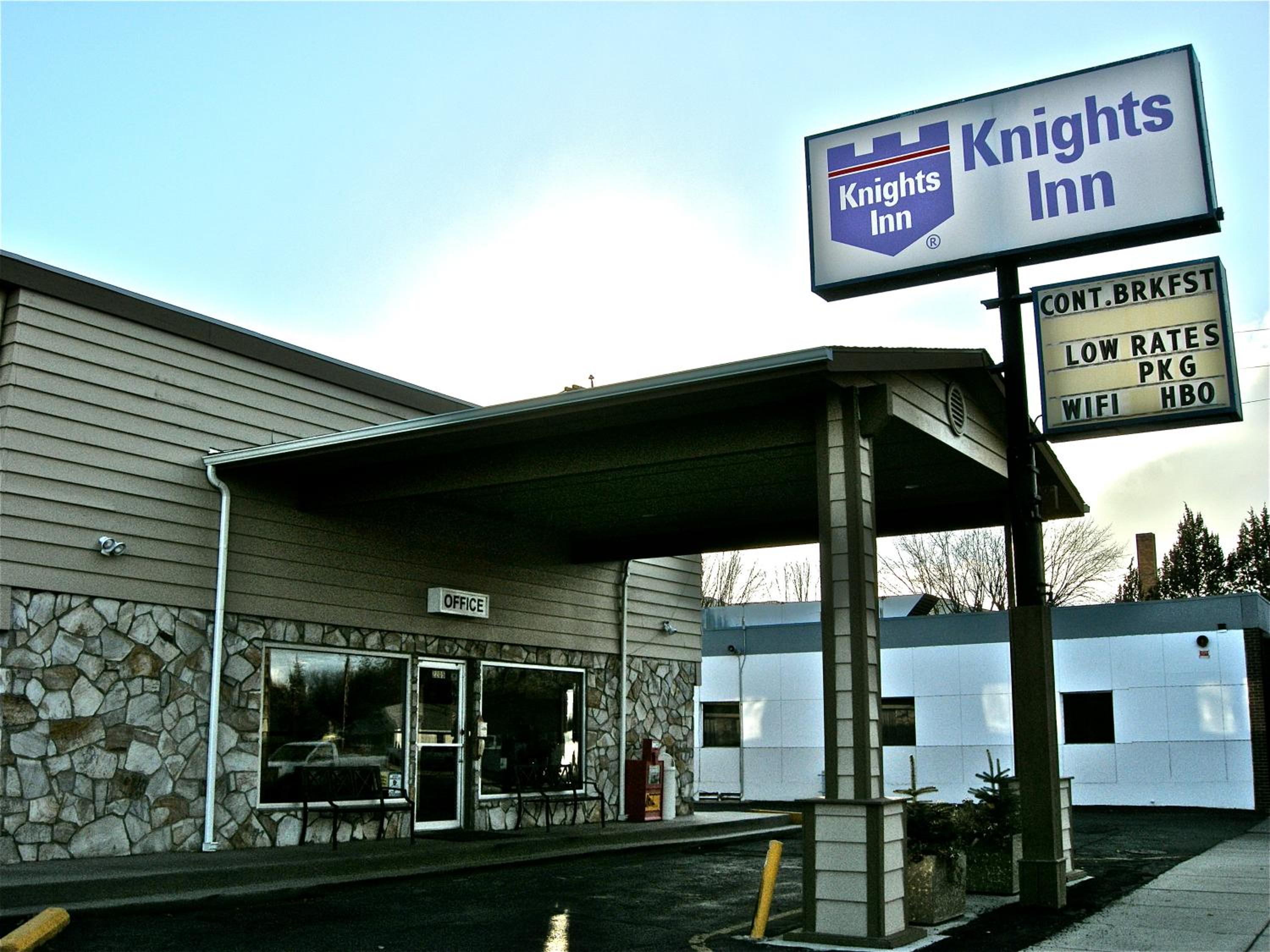 Baker City Vacations - Knights Inn - Baker City - Property Image 2