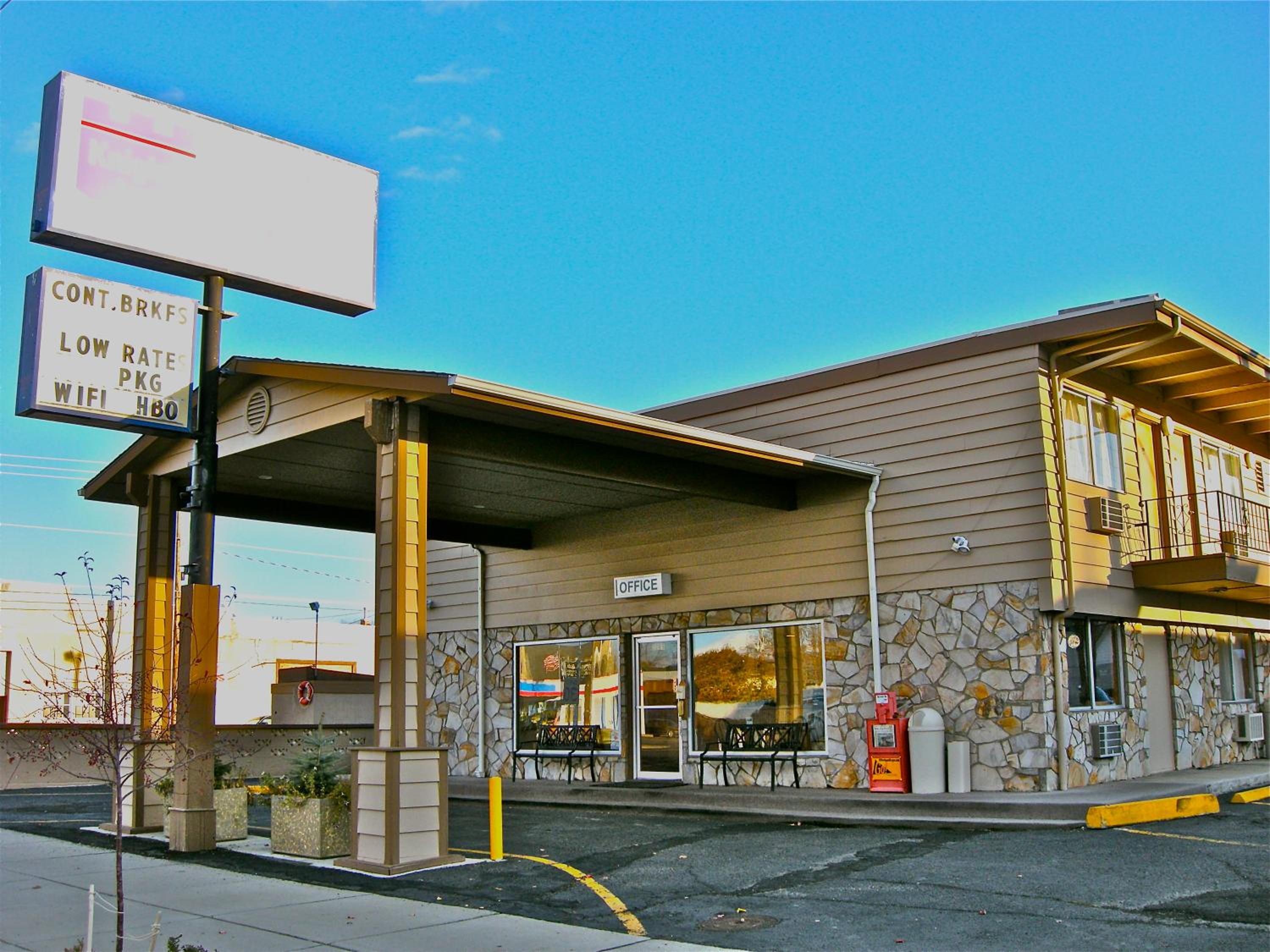 Baker City Vacations - Knights Inn - Baker City - Property Image 1