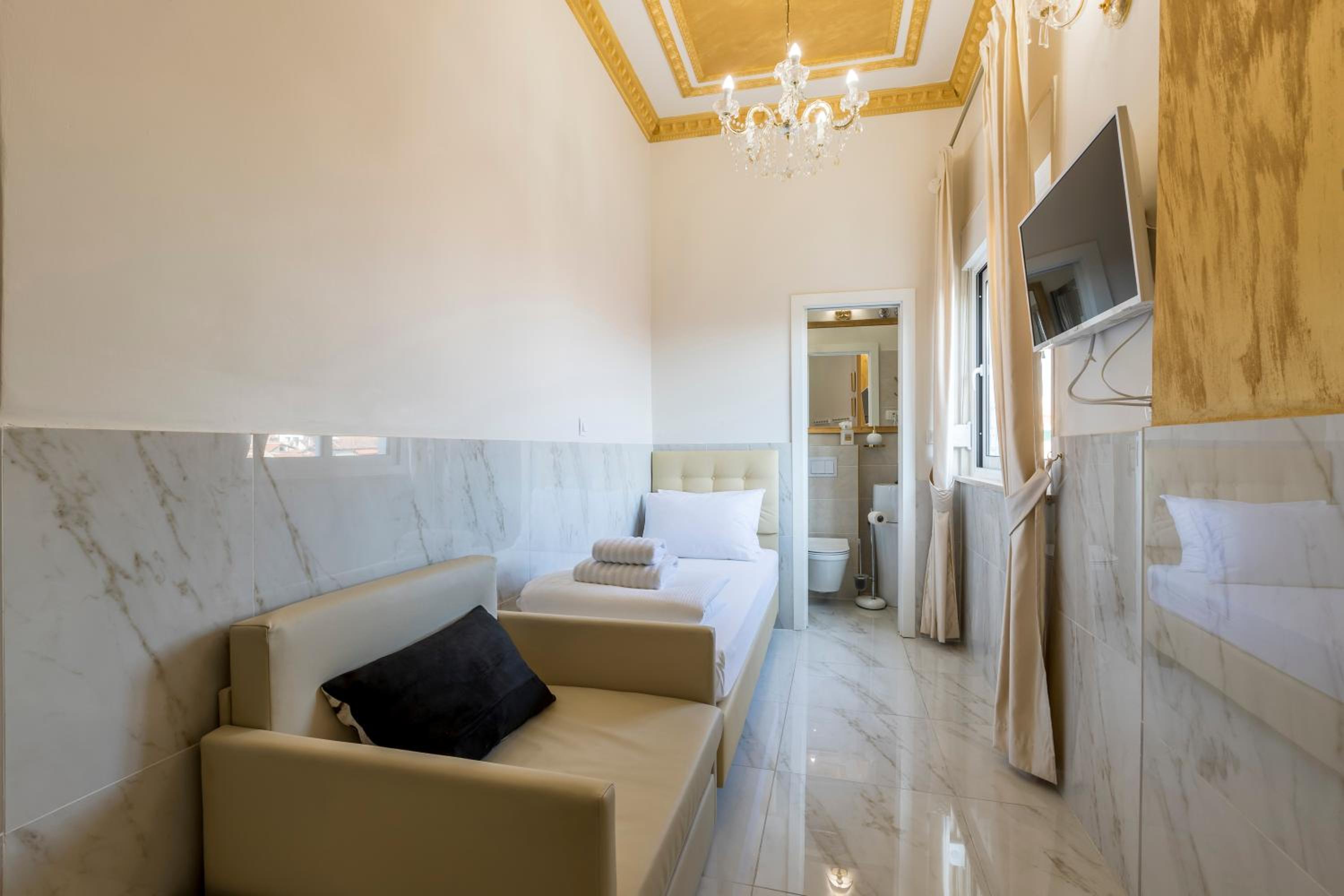 Olivia Luxury Rooms view 5