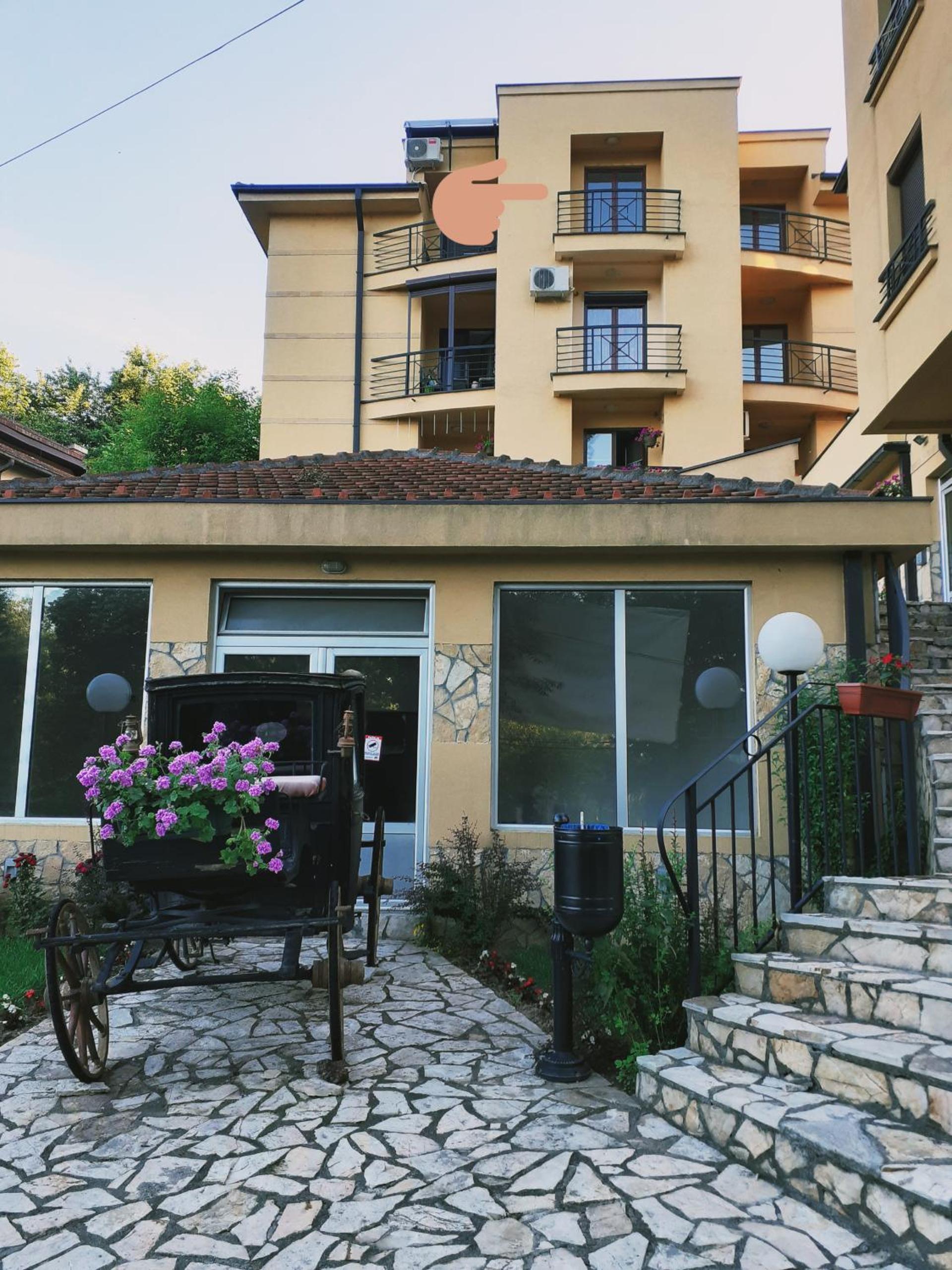 Anilux studio view 5